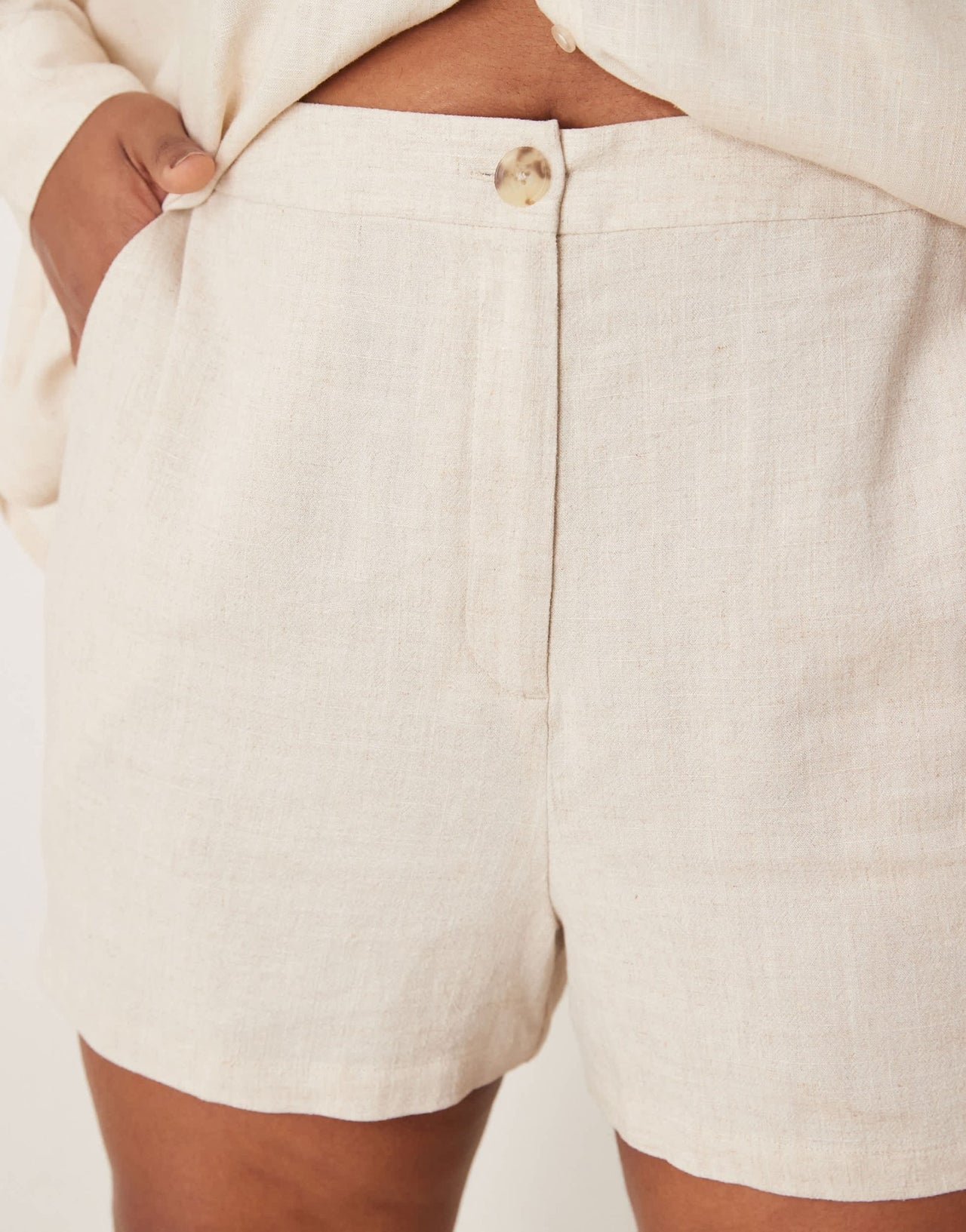 ASOS DESIGN Curve relaxed dad shorts with linen in stone - ASOS Sample Sale