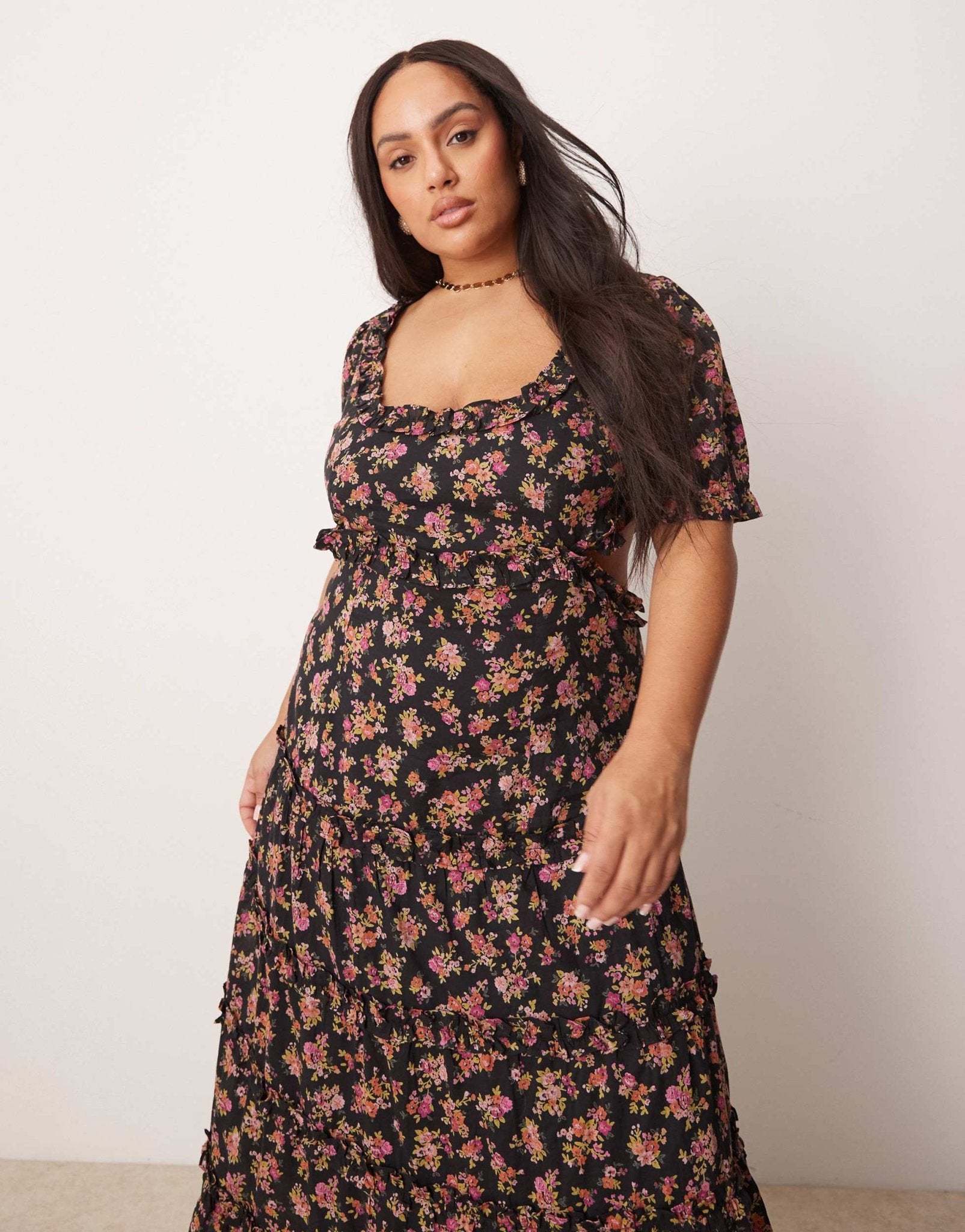 ASOS DESIGN Curve sweetheart neckline midi dress with cut out in dark base floral - ASOS Sample Sale