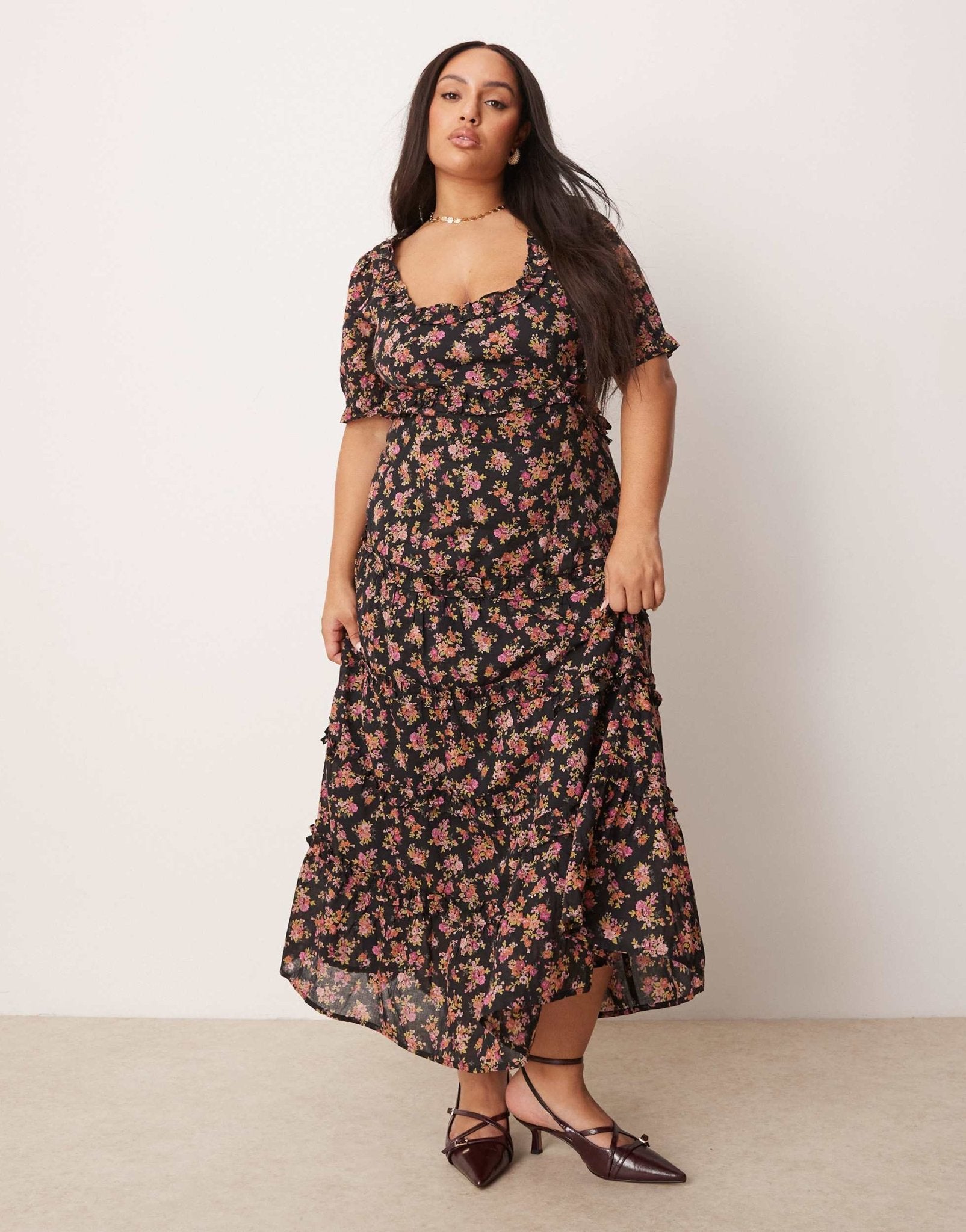 ASOS DESIGN Curve sweetheart neckline midi dress with cut out in dark base floral - ASOS Sample Sale