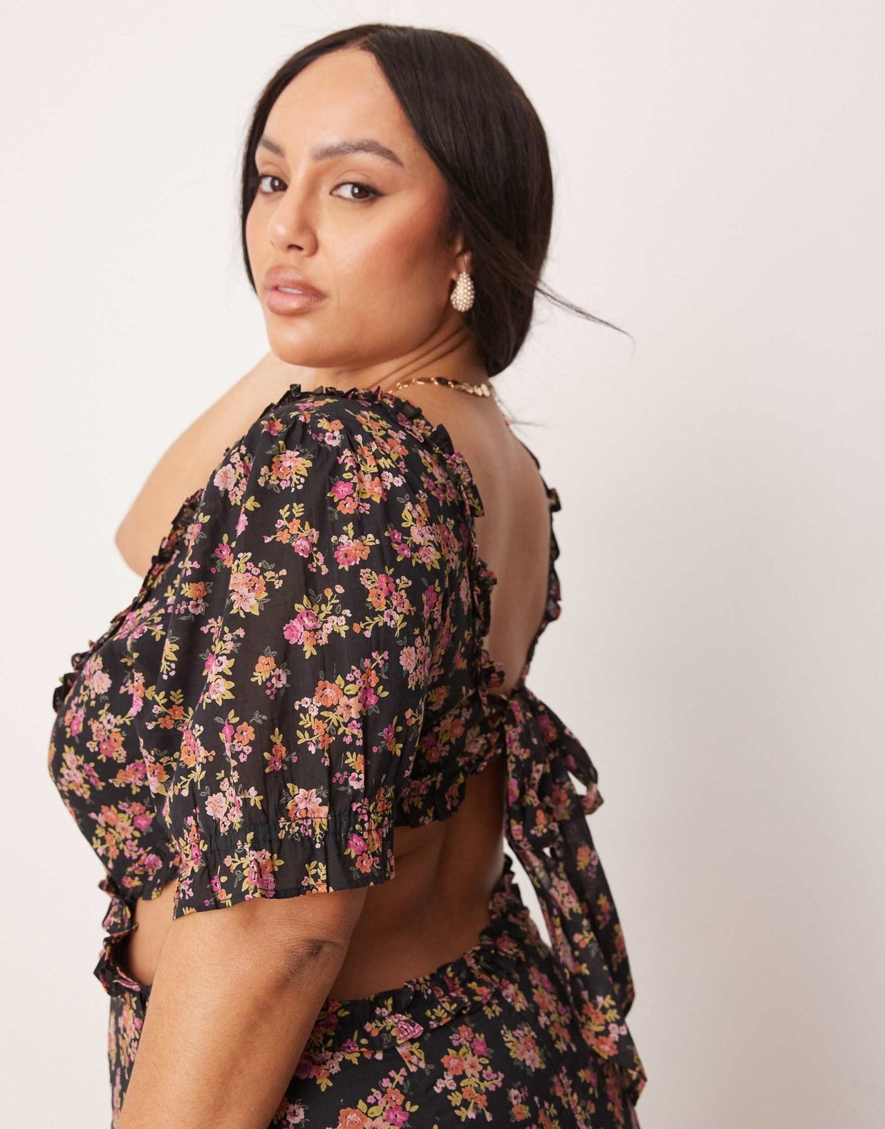 ASOS DESIGN Curve sweetheart neckline midi dress with cut out in dark base floral - ASOS Sample Sale