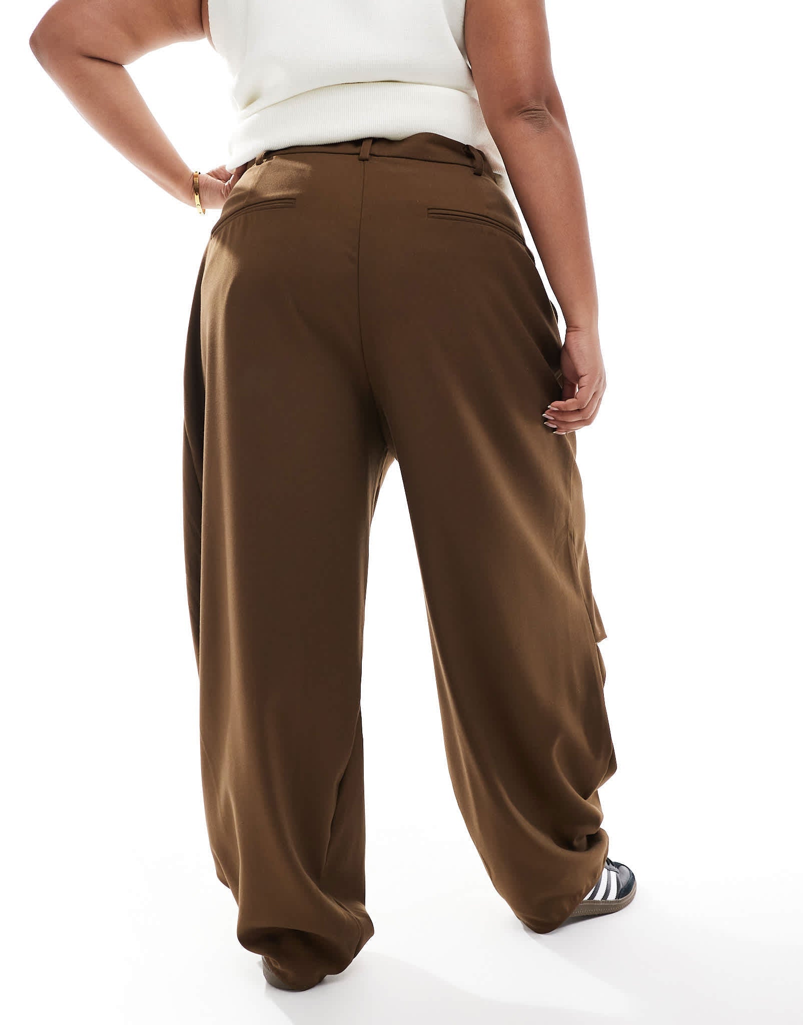 ASOS DESIGN Curve tailored wide leg trousers with knee pleat detail in mocha - ASOS Sample Sale