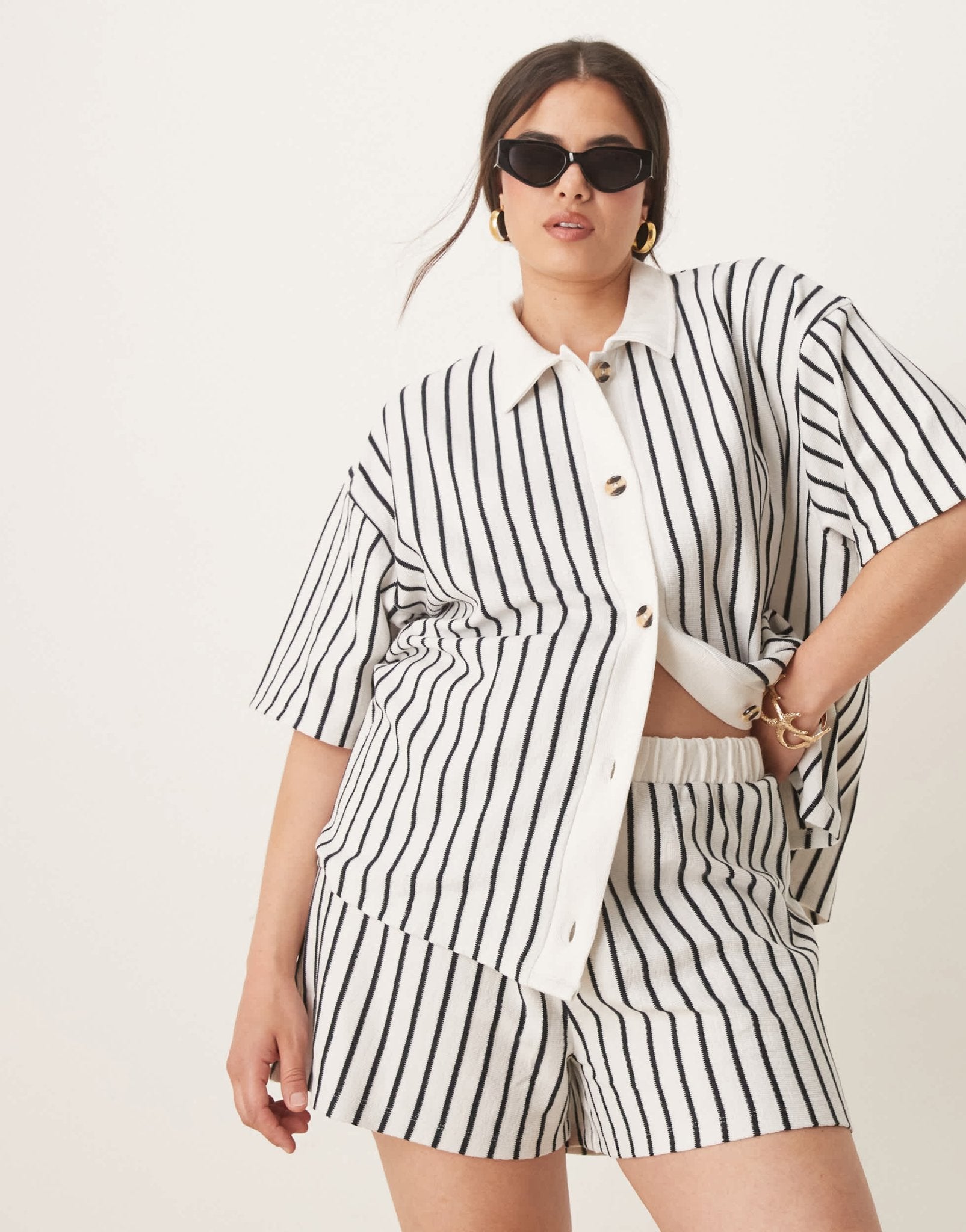 ASOS DESIGN Curve texture stripe short co - ord in cream and navy stripe - ASOS Sample Sale