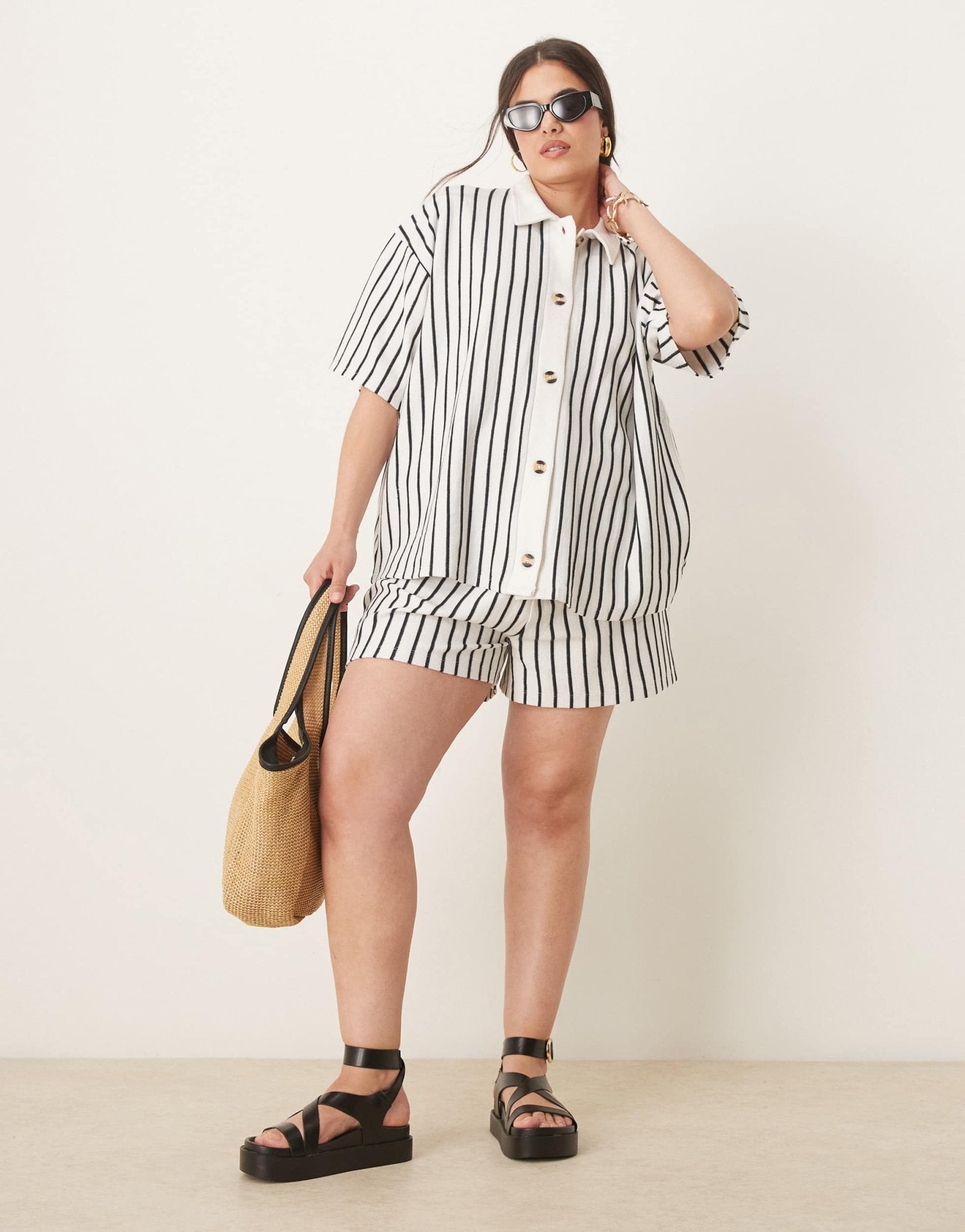 ASOS DESIGN Curve texture stripe short co - ord in cream and navy stripe - ASOS Sample Sale