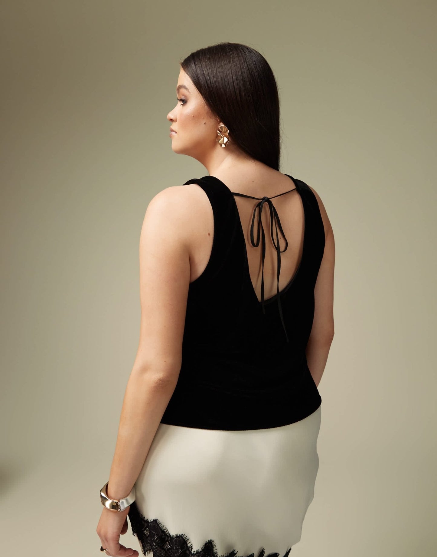 ASOS DESIGN Curve velvet cowl neck top in black - ASOS Sample Sale