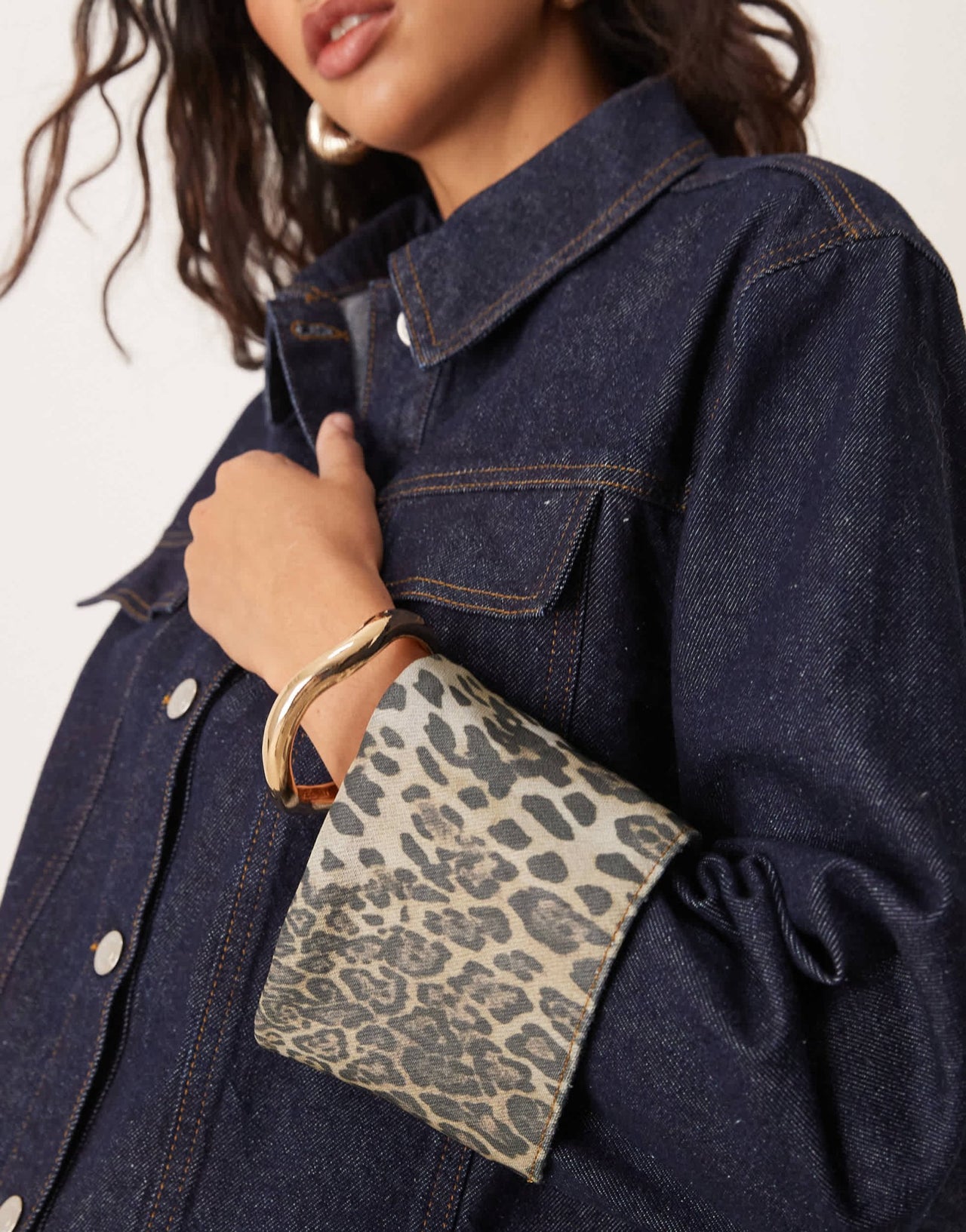 ASOS DESIGN denim jacket with leopard print turn up cuffs in indigo - ASOS Sample Sale