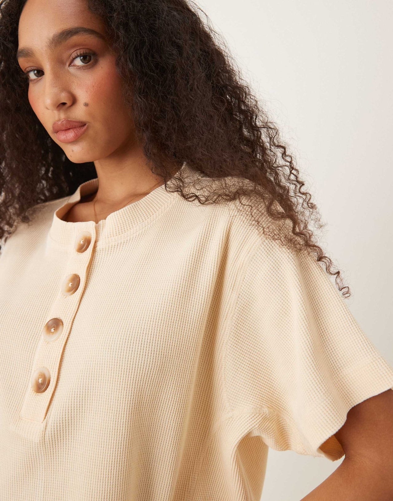 ASOS DESIGN heavy waffle short sleeve henley top in - CREAM - ASOS Sample Sale