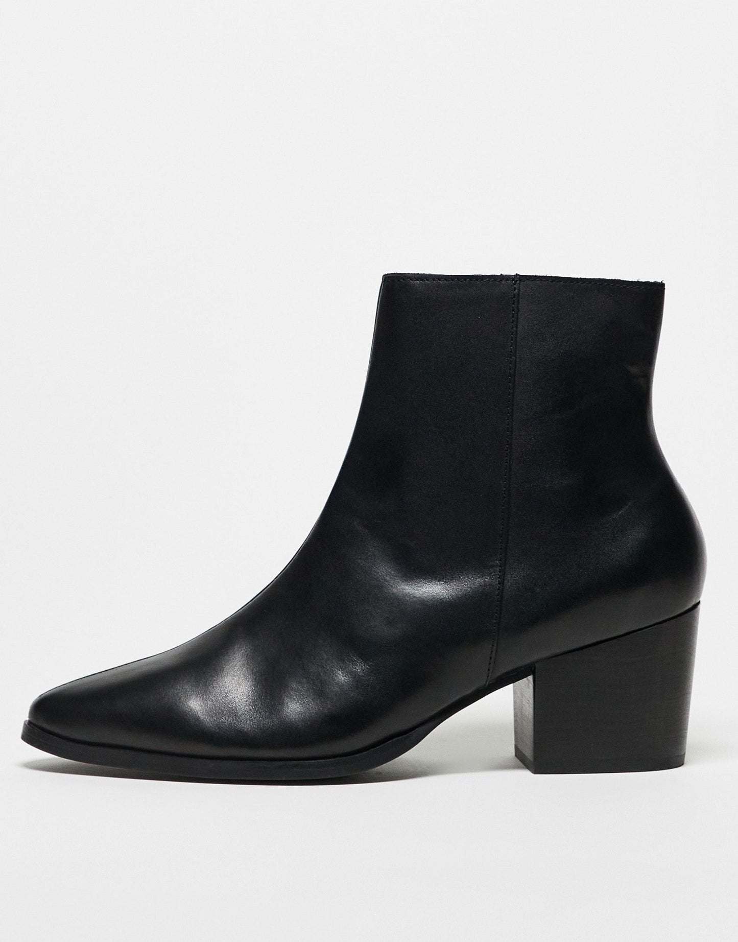 ASOS DESIGN heeled chelsea boots with pointed toe in black leather - ASOS Sample Sale