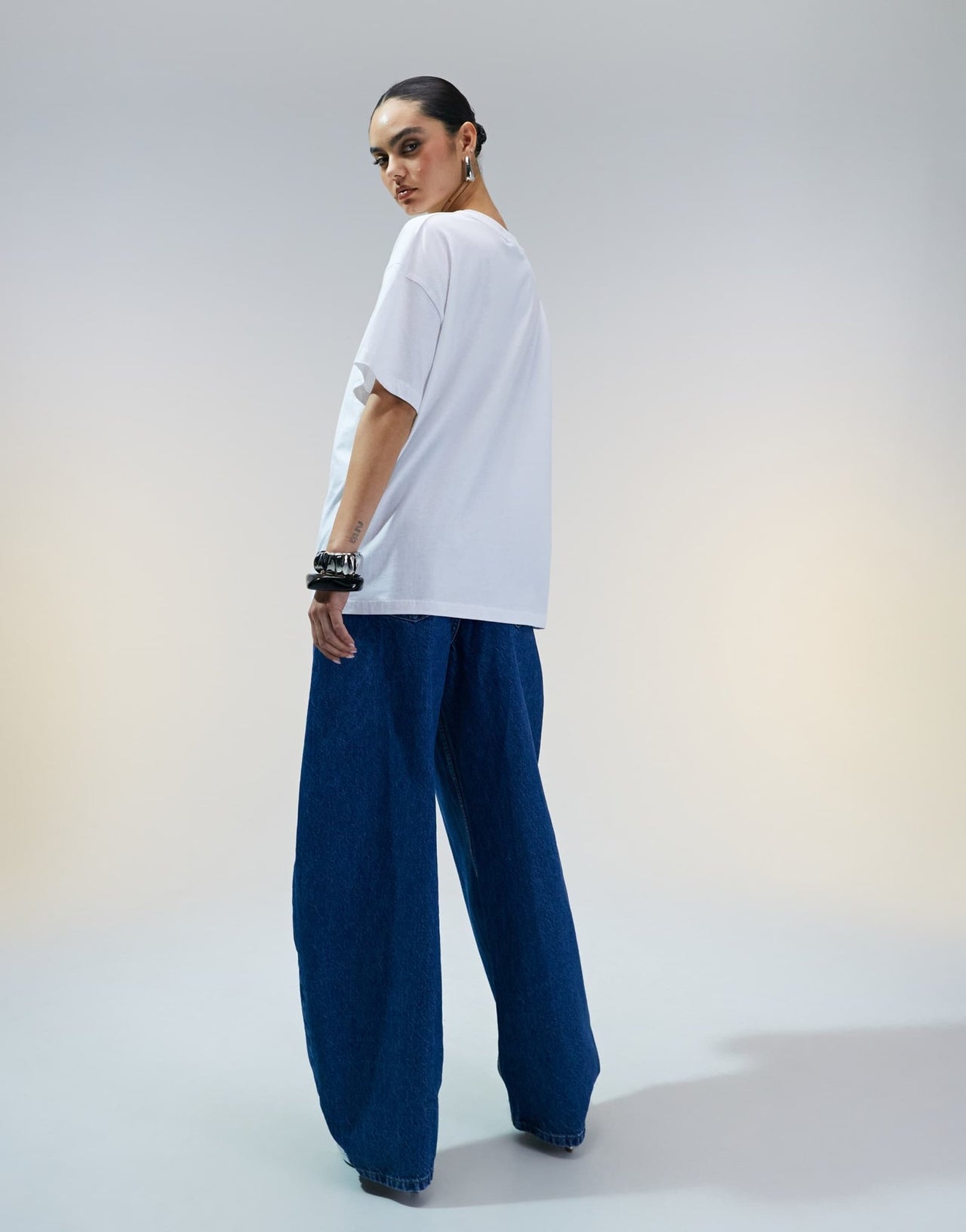 ASOS DESIGN high waisted barrel leg jeans in mid blue - ASOS Sample Sale