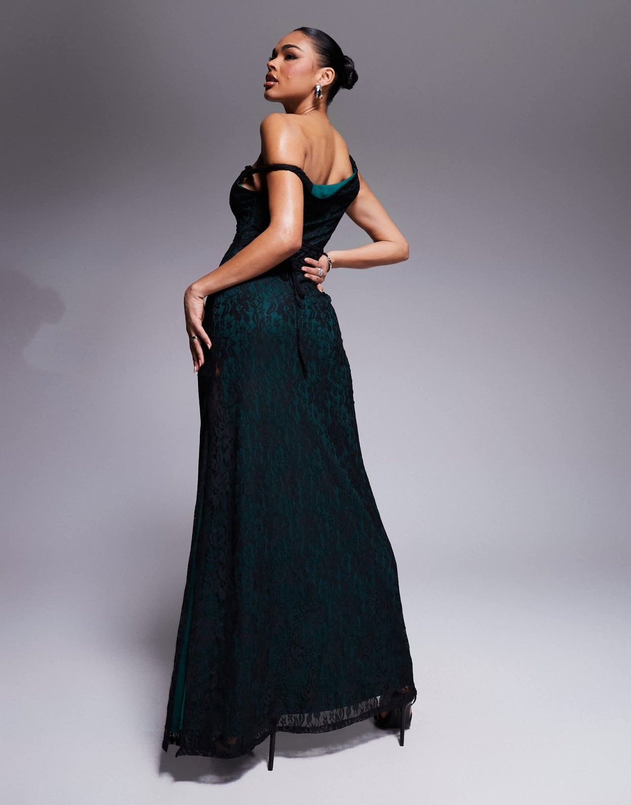ASOS DESIGN lace twist shoulder maxi dress with lace up back detail and contrast lining in green - ASOS Sample Sale