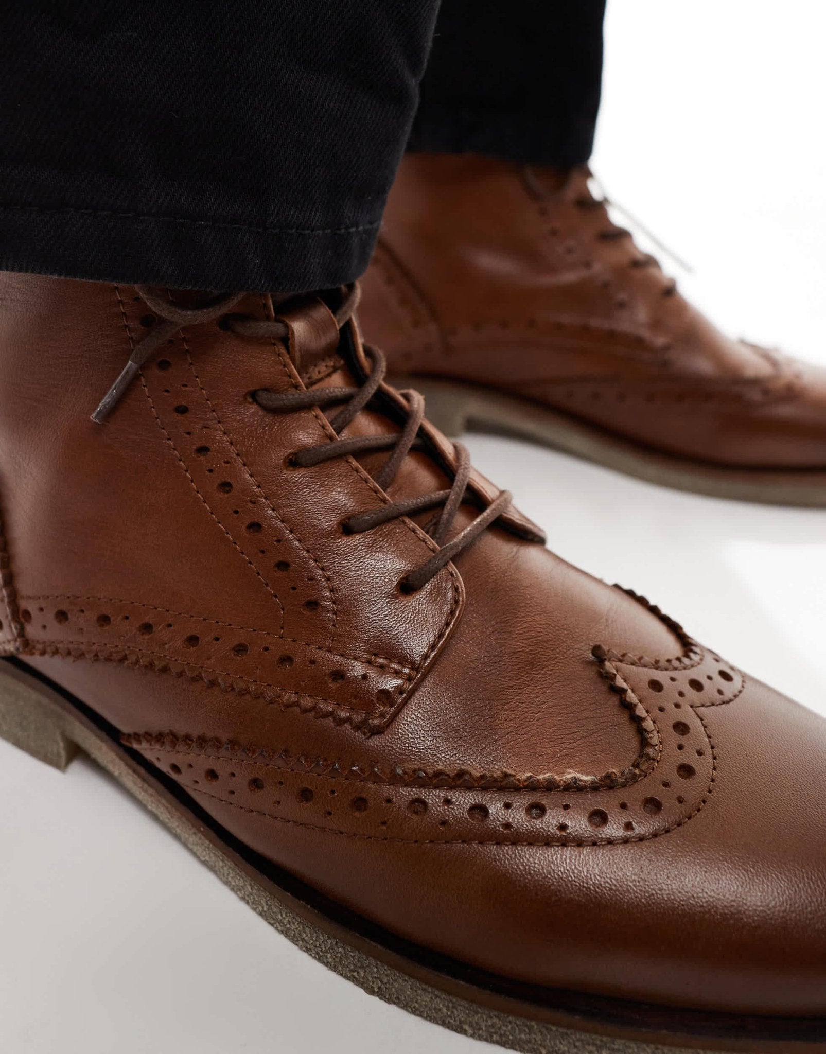 ASOS DESIGN lace up brogue boots in tan leather with natural sole - ASOS Sample Sale