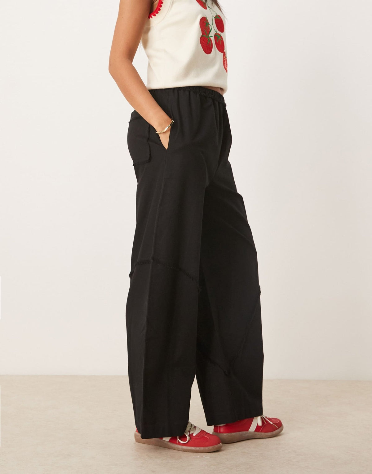 ASOS DESIGN linen blend pull on barrel leg trousers with raw seam detail in black - ASOS Sample Sale