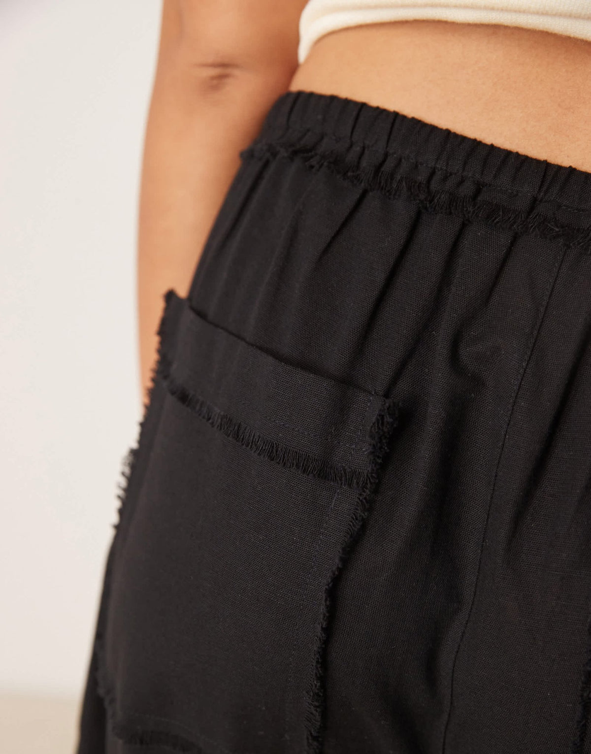 ASOS DESIGN linen blend pull on barrel leg trousers with raw seam detail in black - ASOS Sample Sale