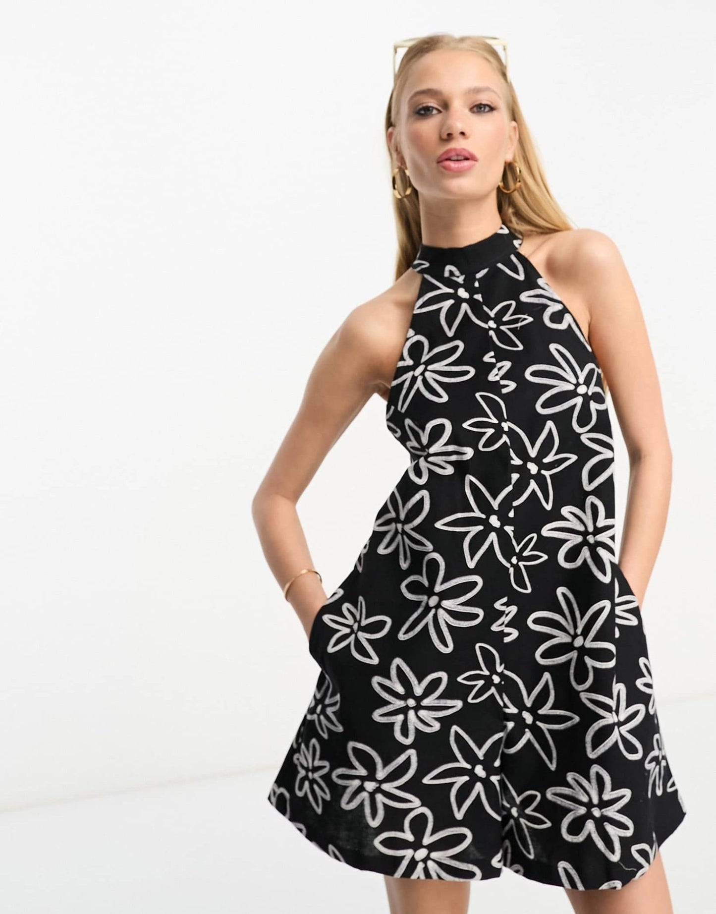 ASOS DESIGN linen look halter a line playsuit in sketchy floral - ASOS Sample Sale