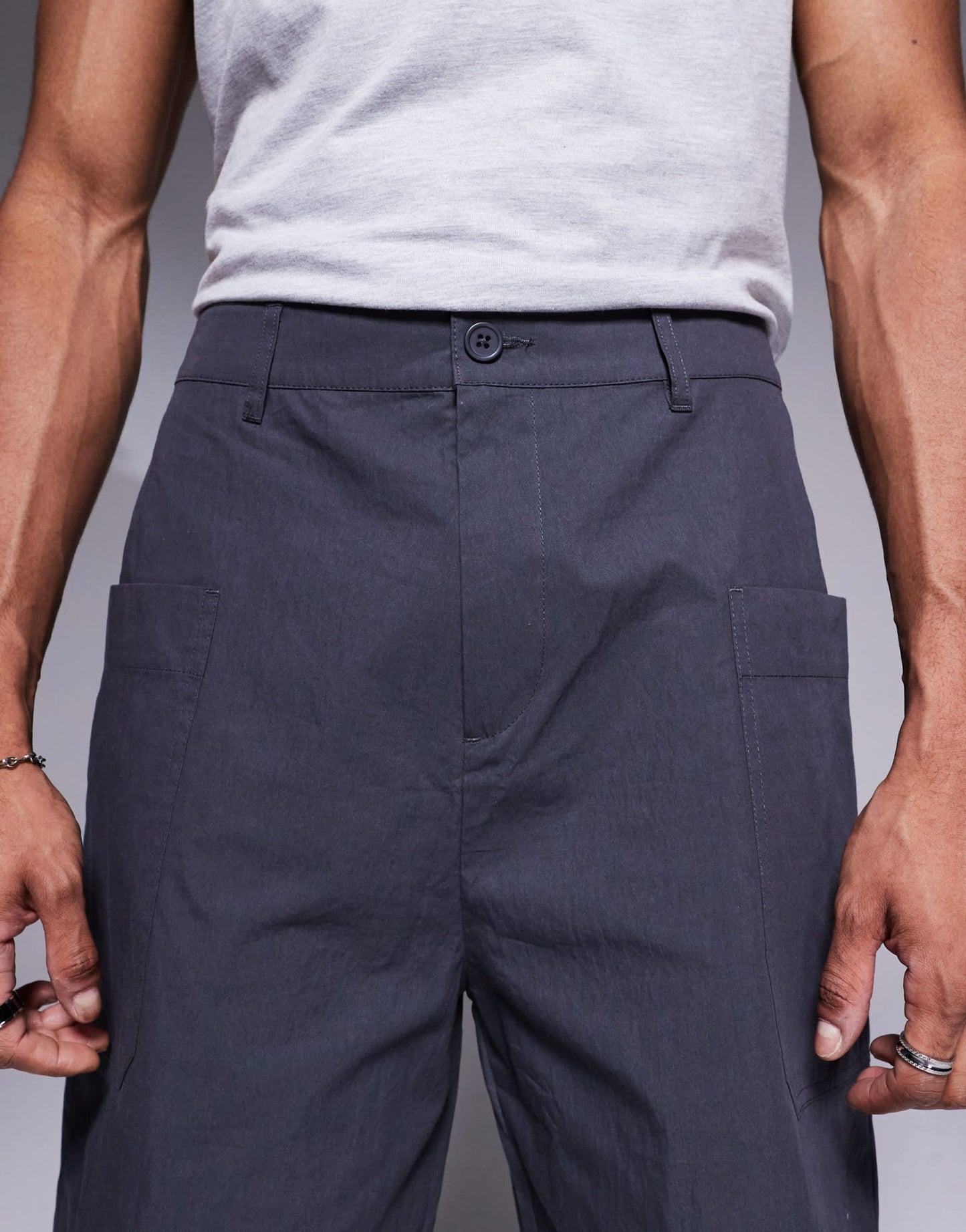 ASOS DESIGN mid length poplin cargo shorts in grey - ASOS Sample Sale