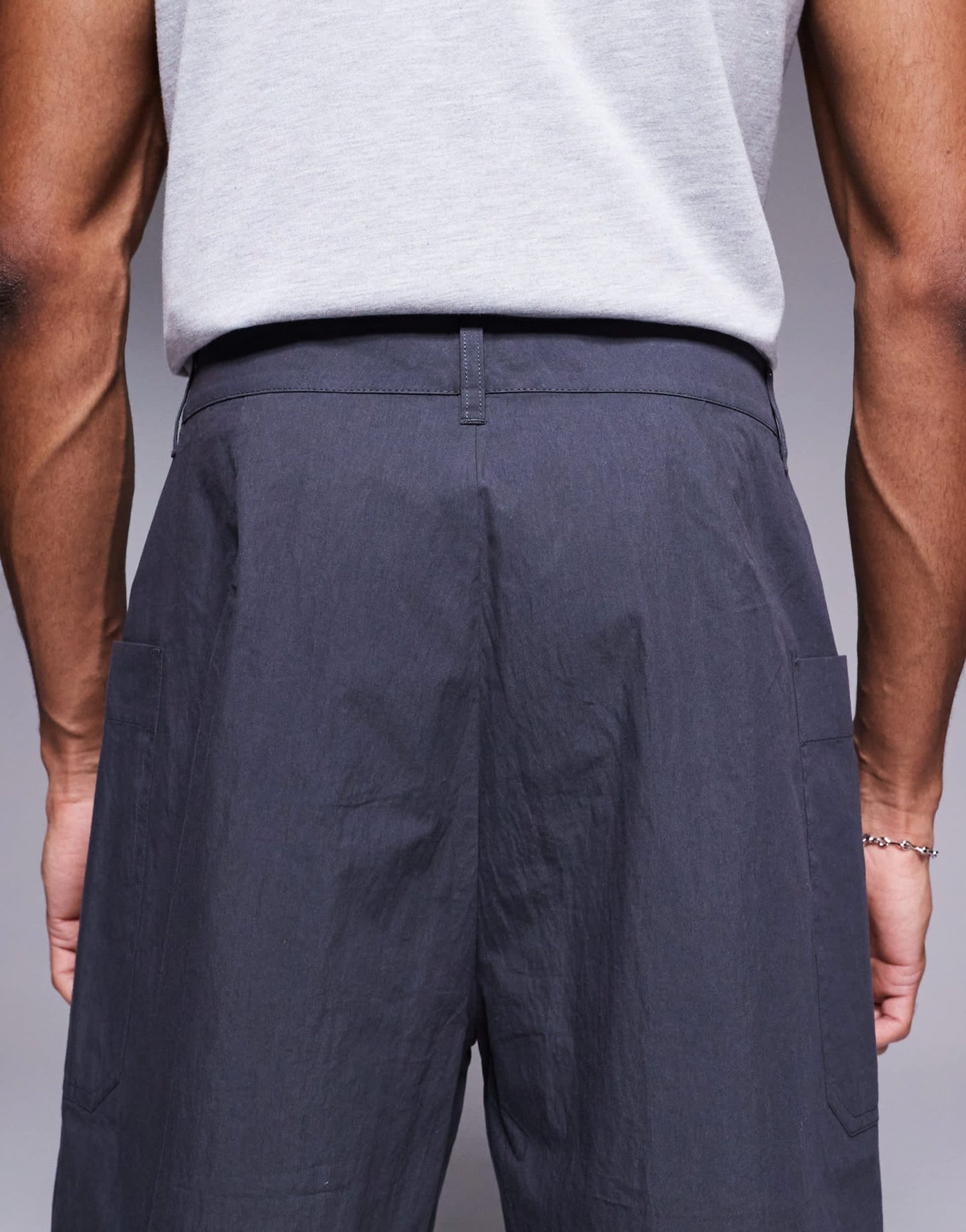 ASOS DESIGN mid length poplin cargo shorts in grey - ASOS Sample Sale