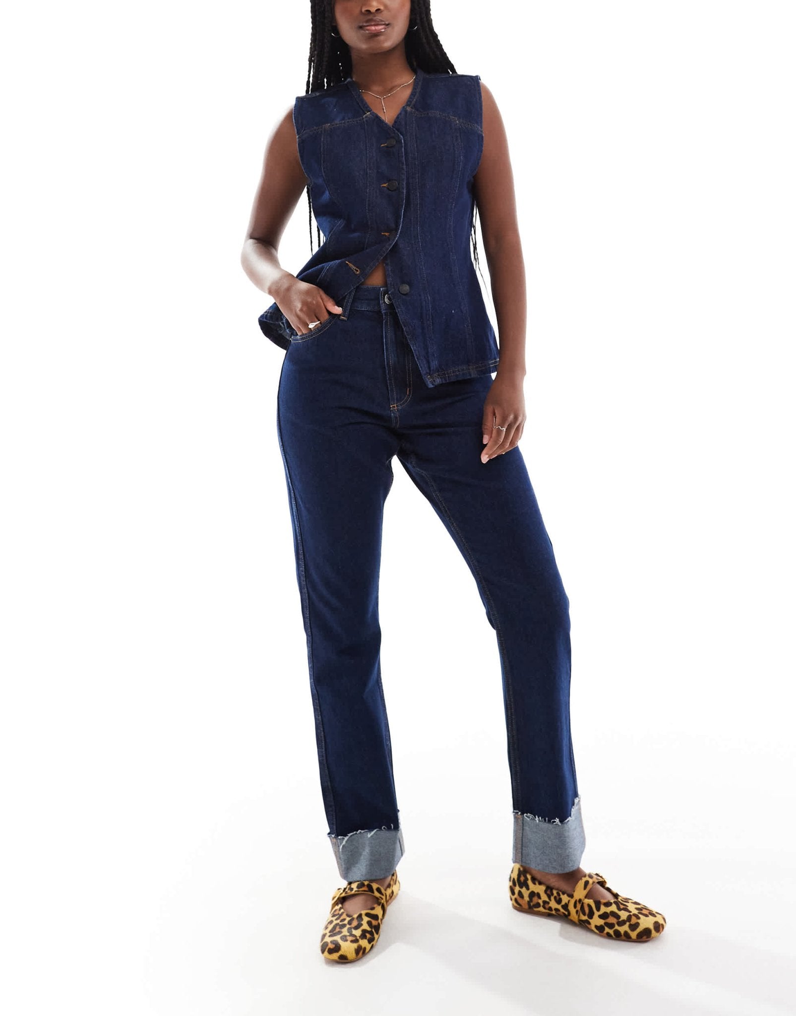 ASOS DESIGN mid rise straight jean with turn up in rinse wash - ASOS Sample Sale