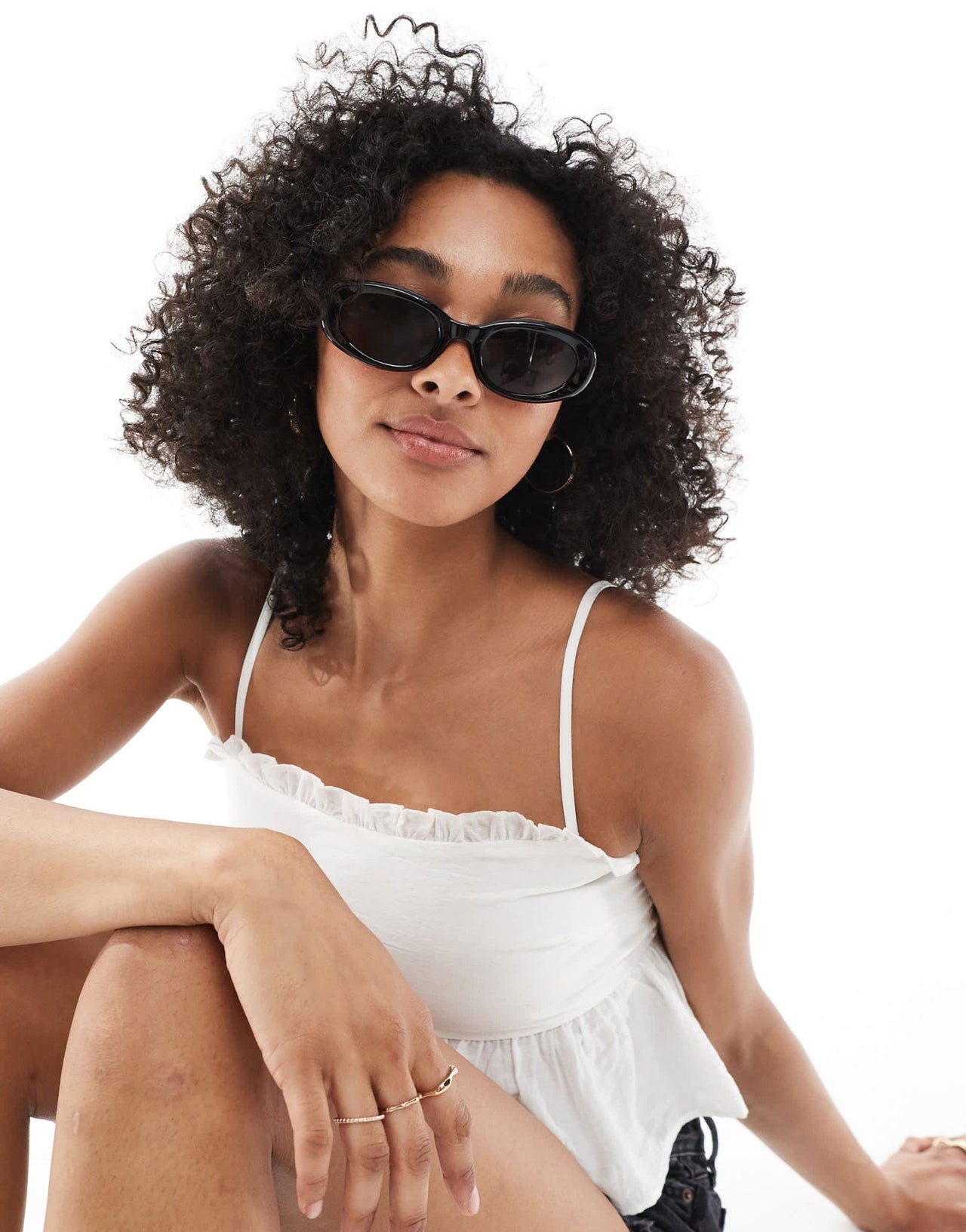 ASOS DESIGN oval sunglasses in shiny black - ASOS Sample Sale