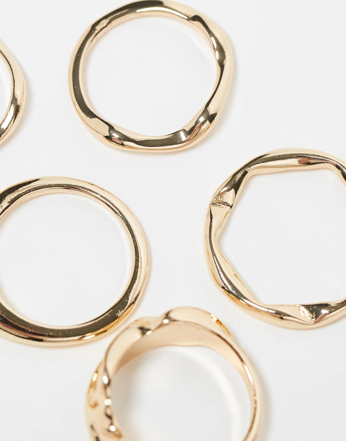 ASOS DESIGN pack of 5 rings with molten design in gold tone - ASOS Sample Sale