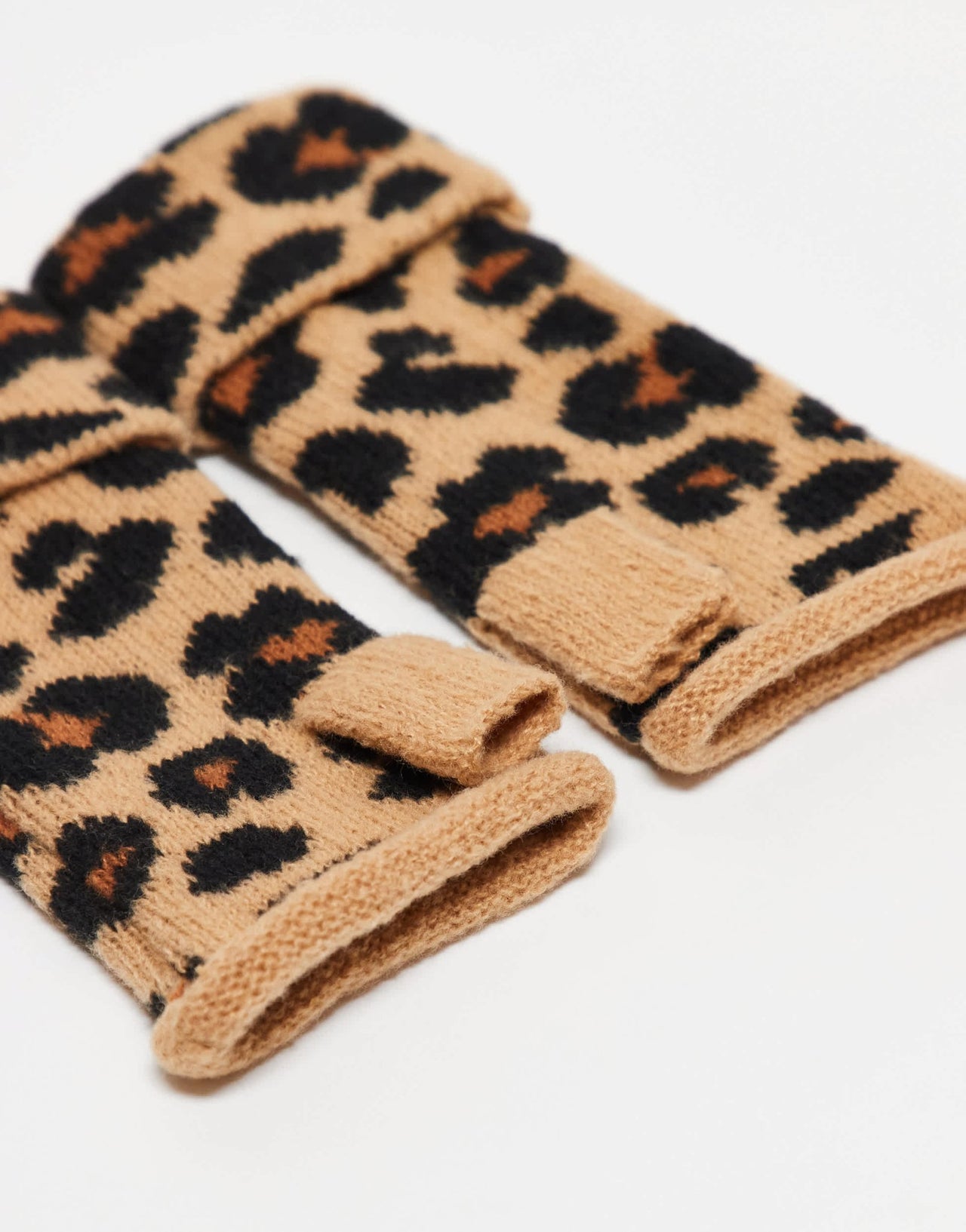 ASOS DESIGN palmwarmer in leopard design - ASOS Sample Sale