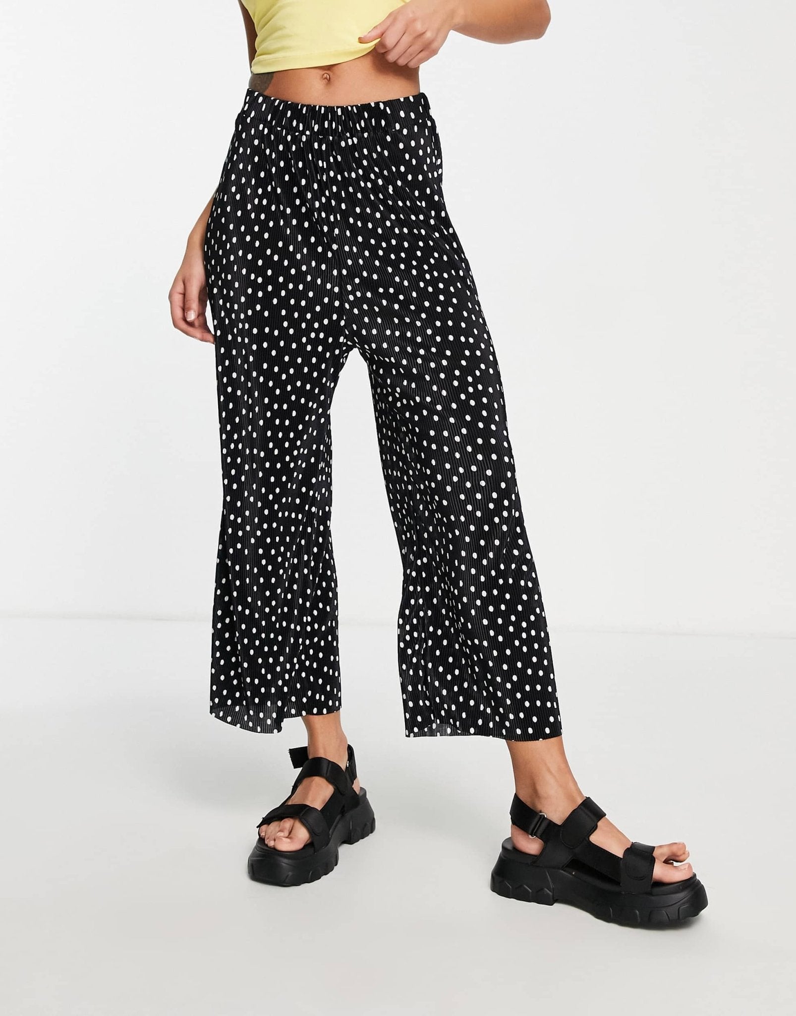 ASOS DESIGN plisse wide leg trouser culottes in mono spot - ASOS Sample Sale