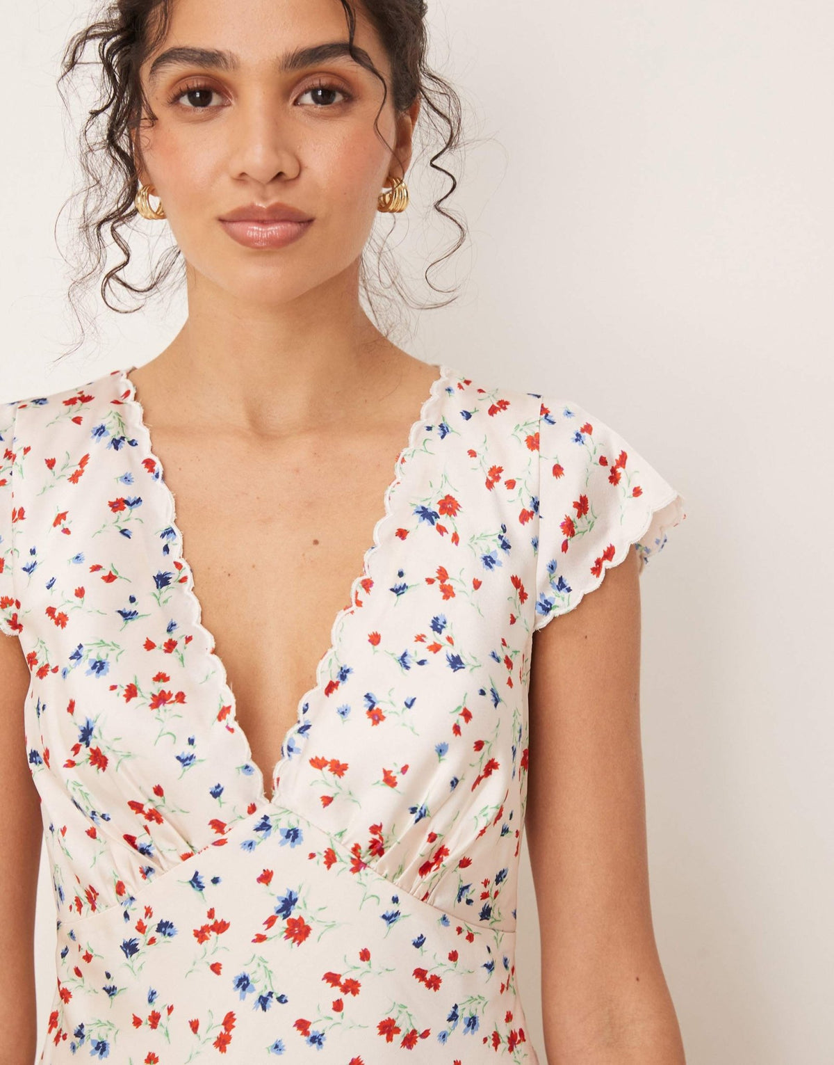 ASOS DESIGN satin flippy mini dress with scallop trim in ditsy floral - ASOS Sample Sale