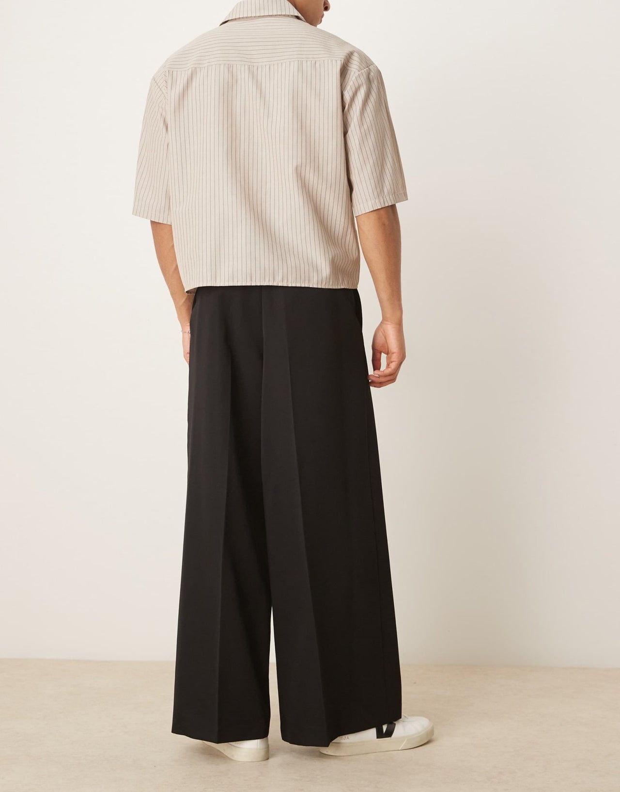 ASOS DESIGN smart extreme wide leg trousers with front pleat in black - ASOS Sample Sale