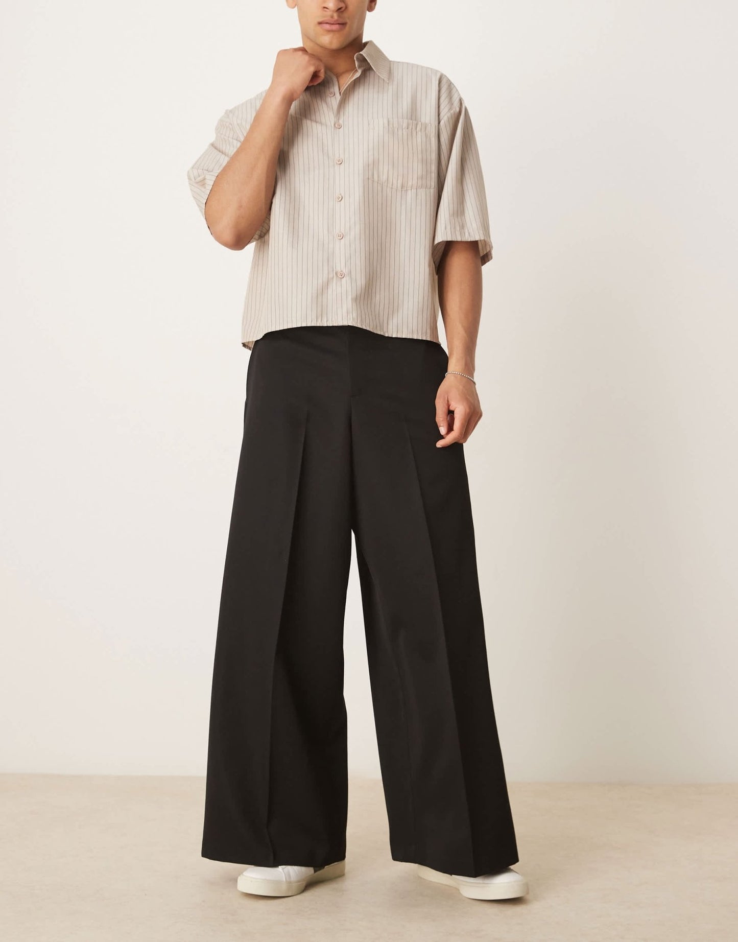 ASOS DESIGN smart extreme wide leg trousers with front pleat in black - ASOS Sample Sale