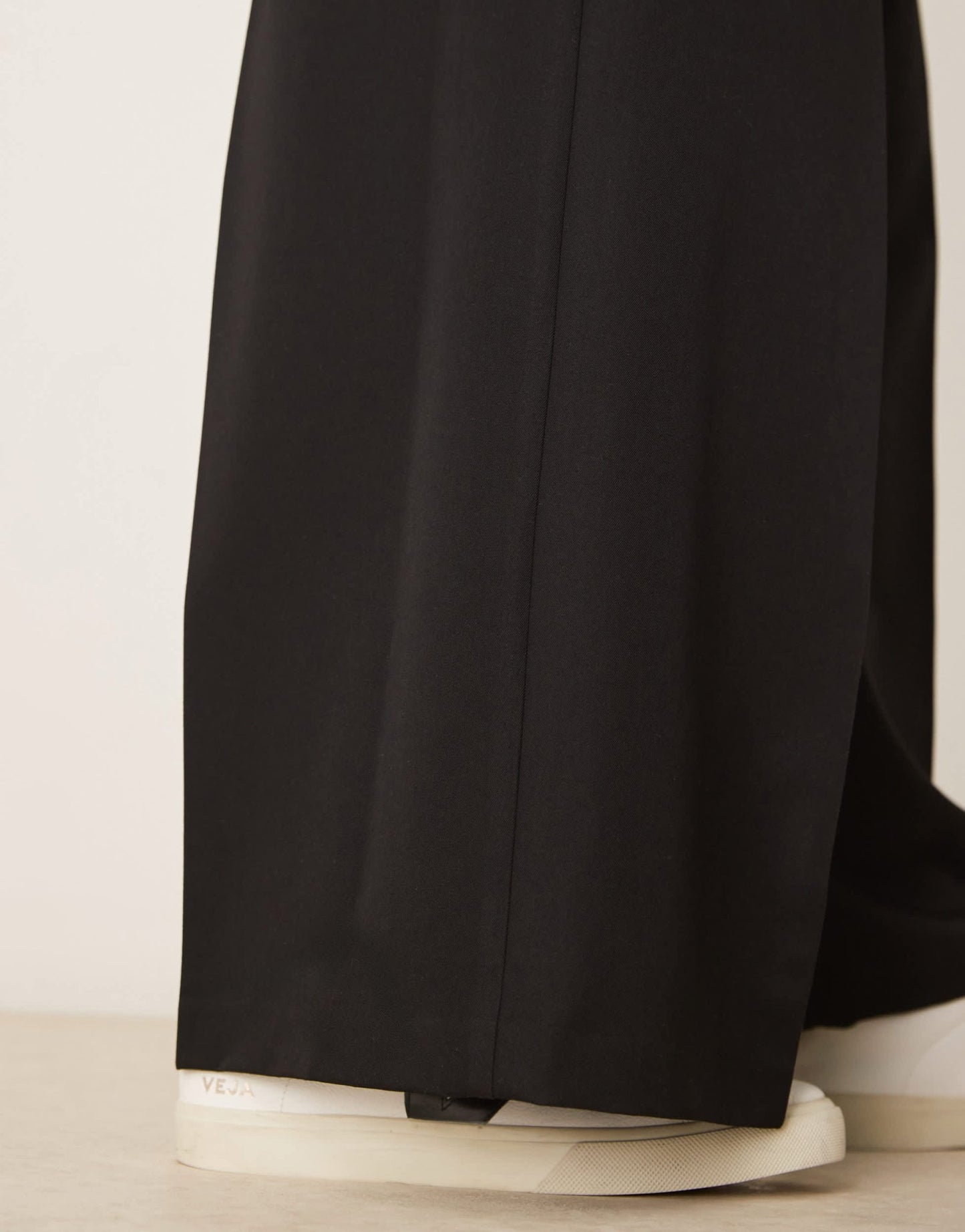ASOS DESIGN smart extreme wide leg trousers with front pleat in black - ASOS Sample Sale