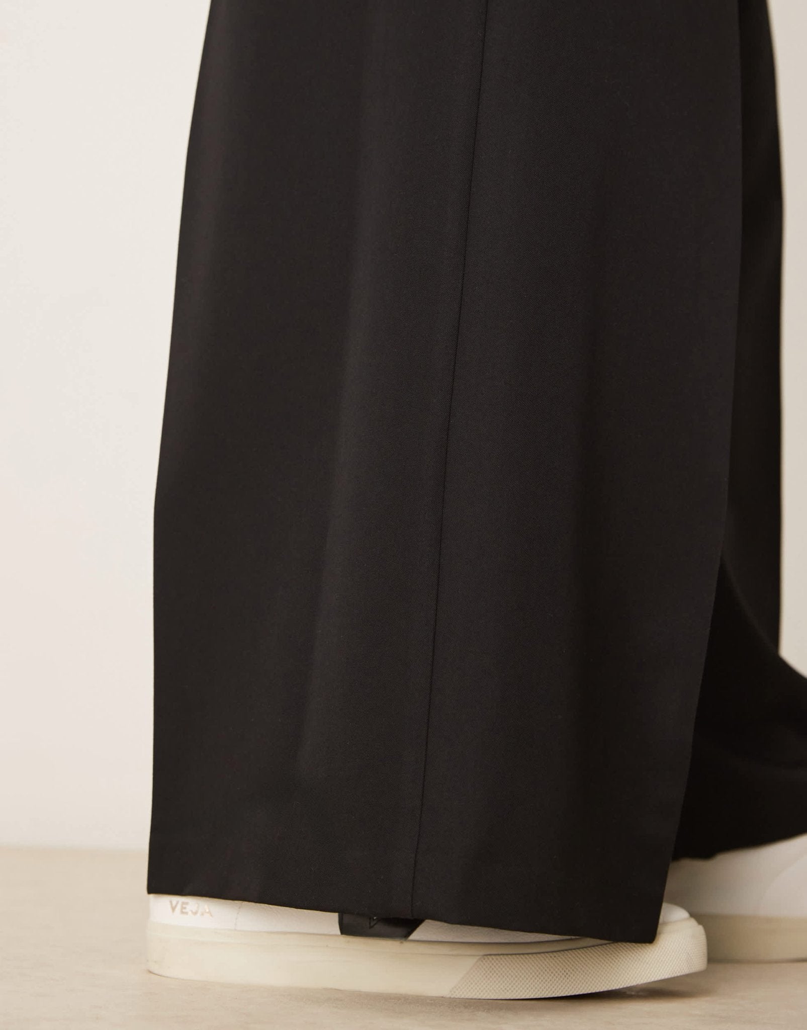 ASOS DESIGN smart extreme wide leg trousers with front pleat in black - ASOS Sample Sale