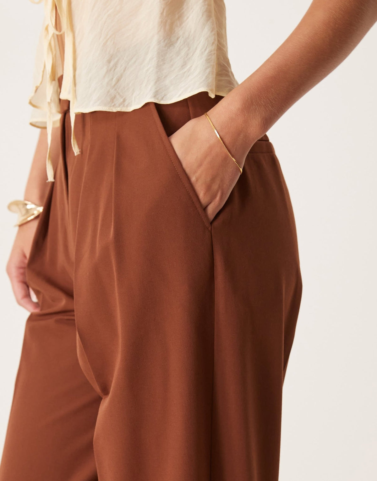 ASOS DESIGN Tall tailored wide leg trousers with pleat detail in dark caramel - ASOS Sample Sale