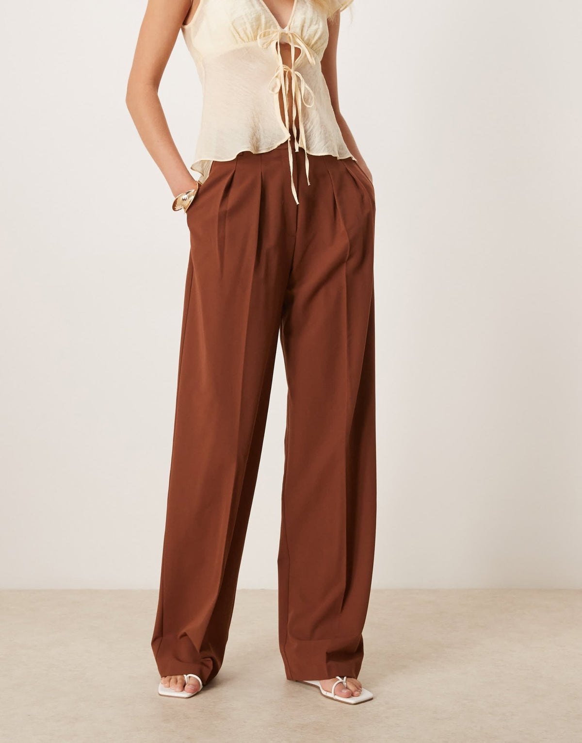 ASOS DESIGN Tall tailored wide leg trousers with pleat detail in dark caramel - ASOS Sample Sale