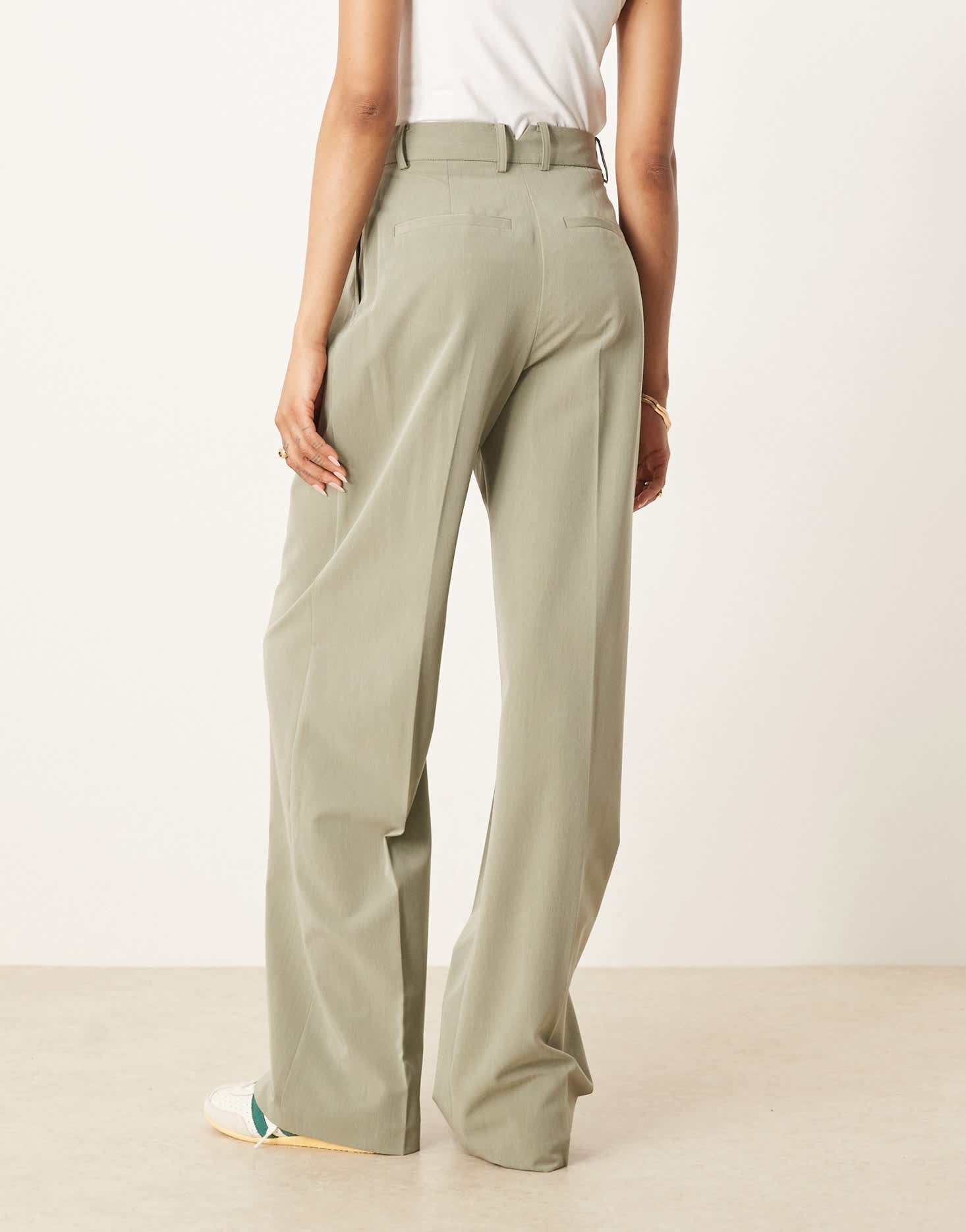ASOS DESIGN Tall tailored wide leg trousers with pleat detail in khaki - ASOS Sample Sale
