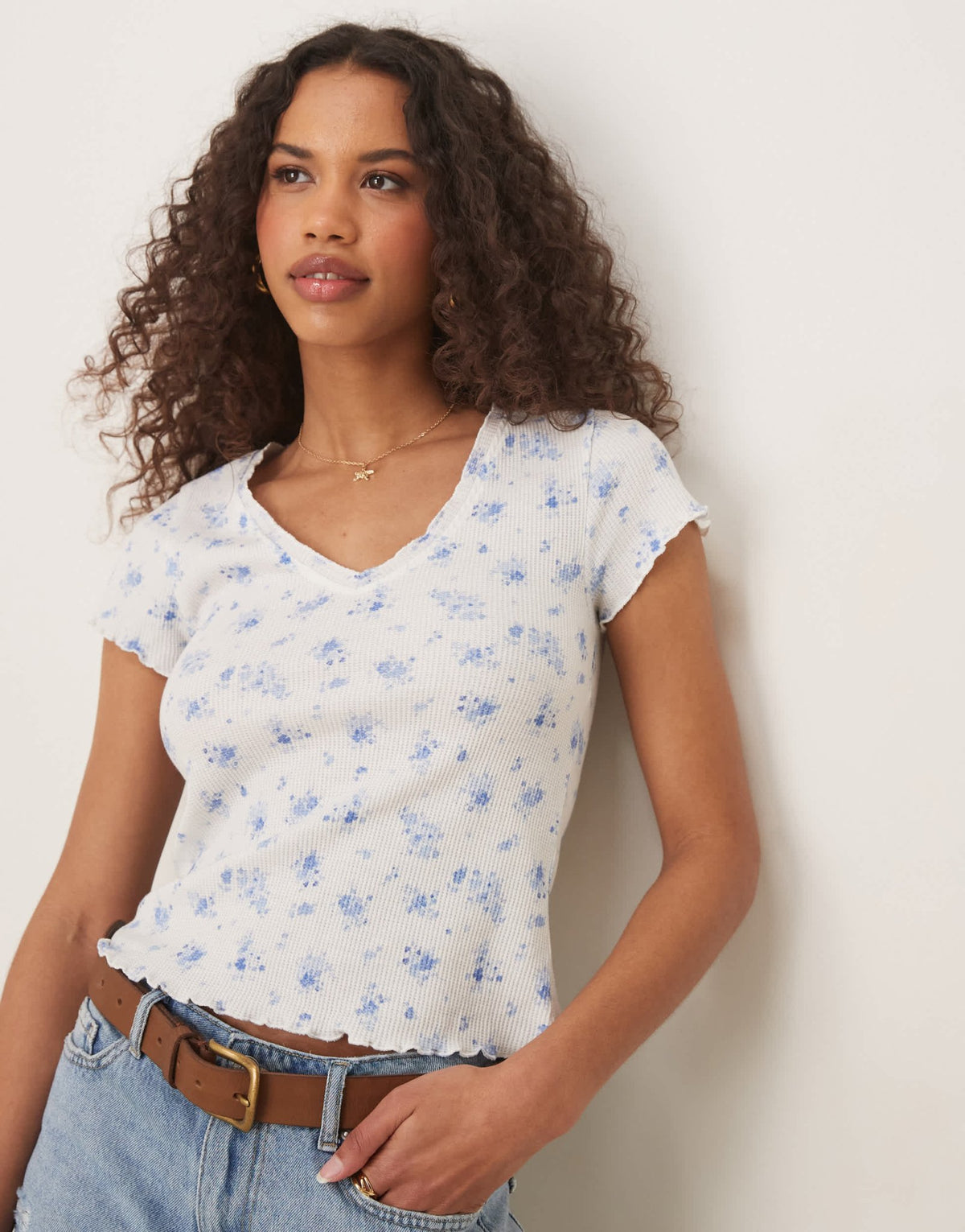 ASOS DESIGN waffle v neck t-shirt with overlock trim in ditsy print - ASOS Sample Sale