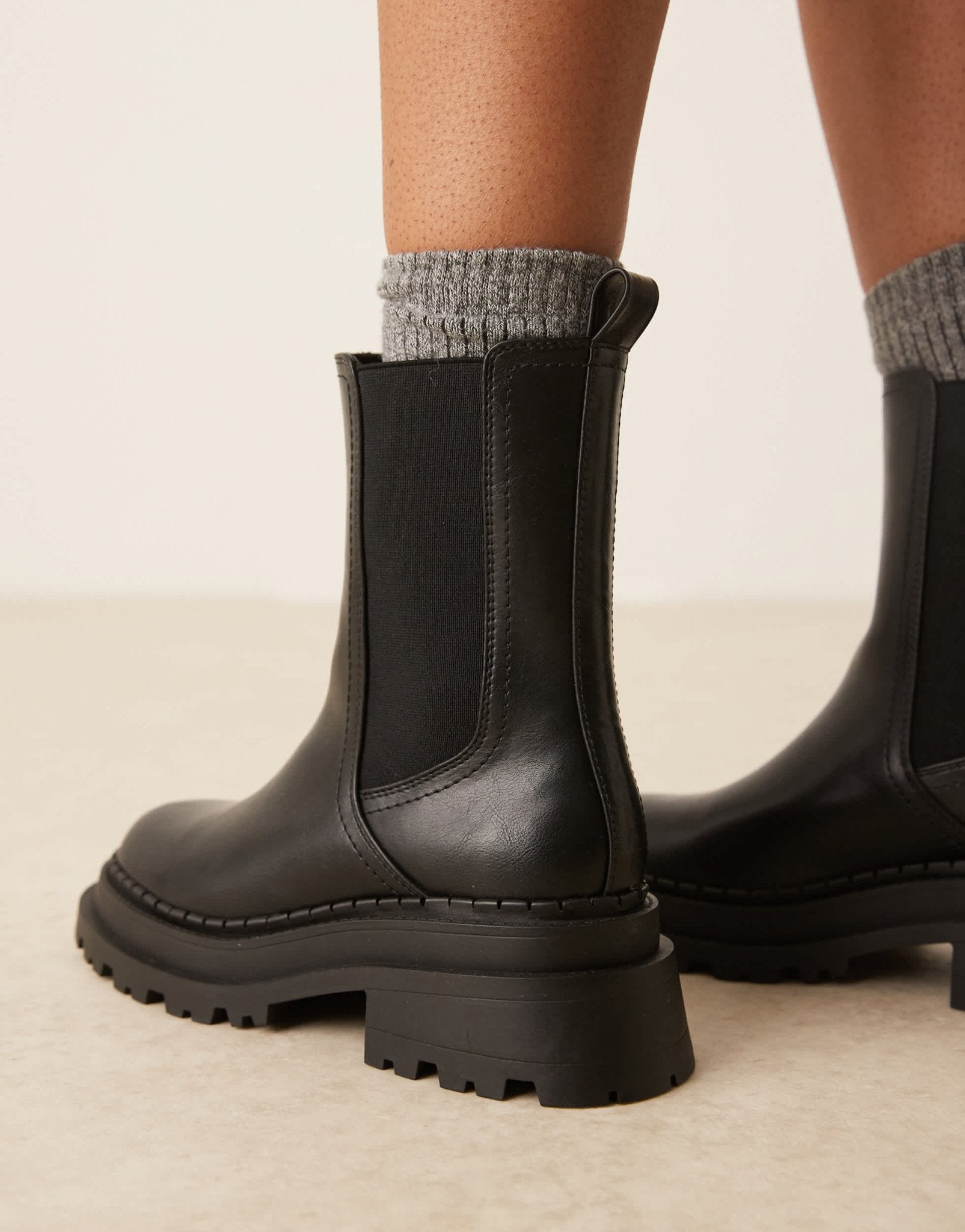ASOS DESIGN Wide Fit Austin chunky chelsea boots in black – ASOS Sample ...