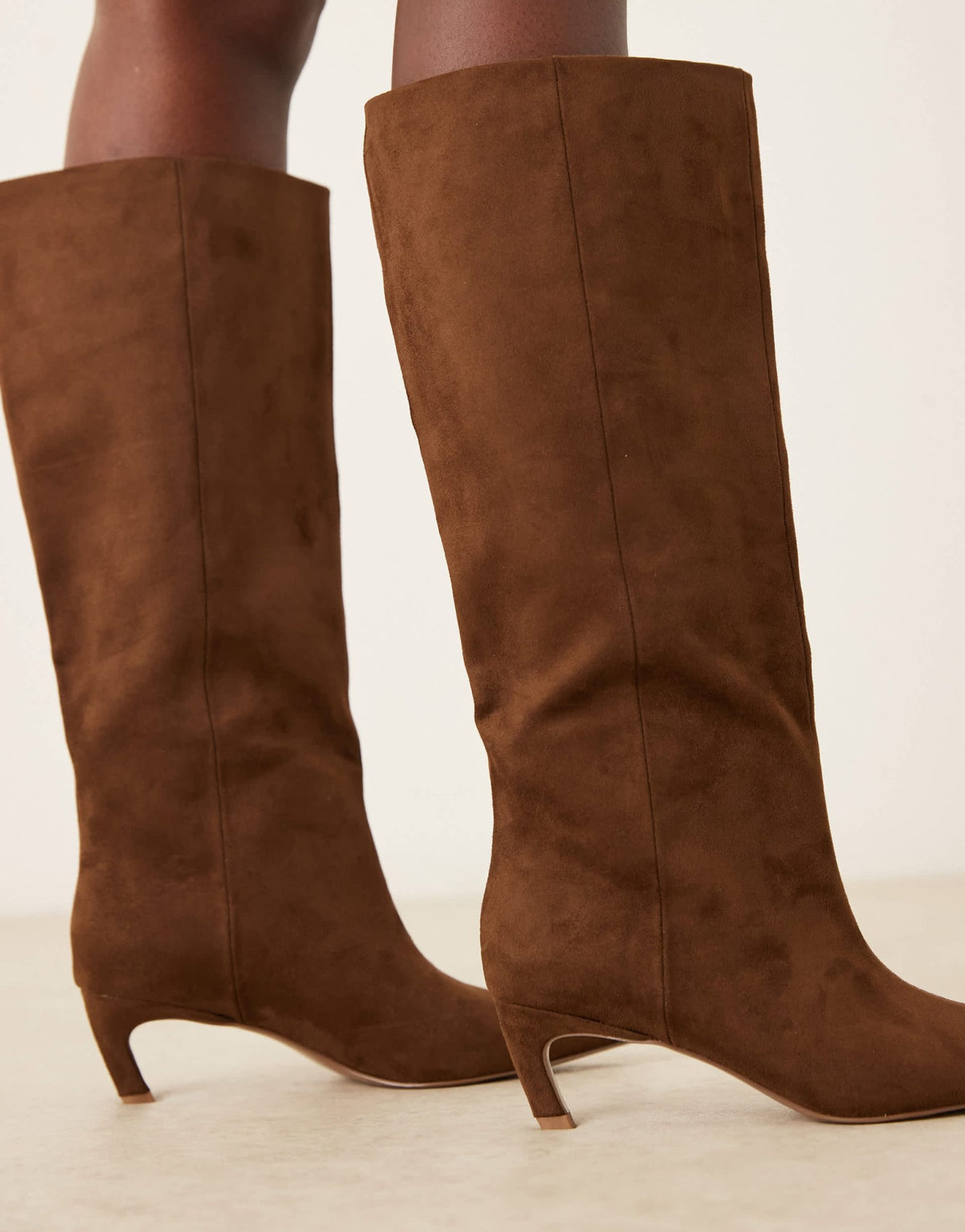 ASOS DESIGN Wide Fit Carmel pull-on kitten heeled knee boots in chocolate suedette - ASOS Sample Sale