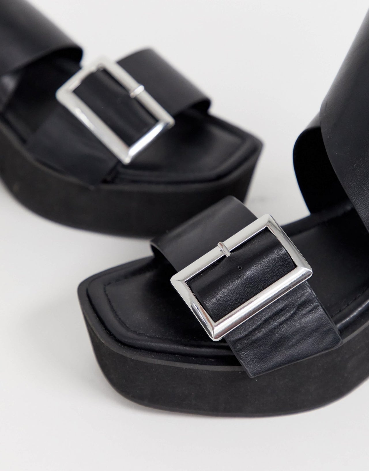 ASOS DESIGN Wide Fit Halford chunky heeled sandal in black - ASOS Sample Sale