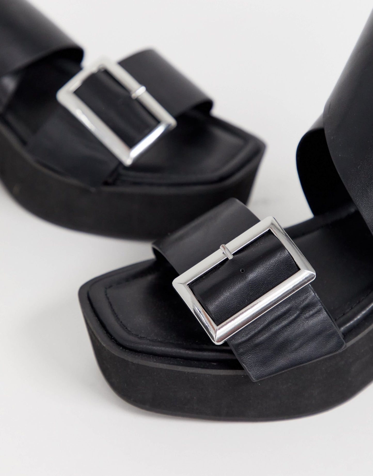 ASOS DESIGN Wide Fit Halford chunky heeled sandal in black - ASOS Sample Sale