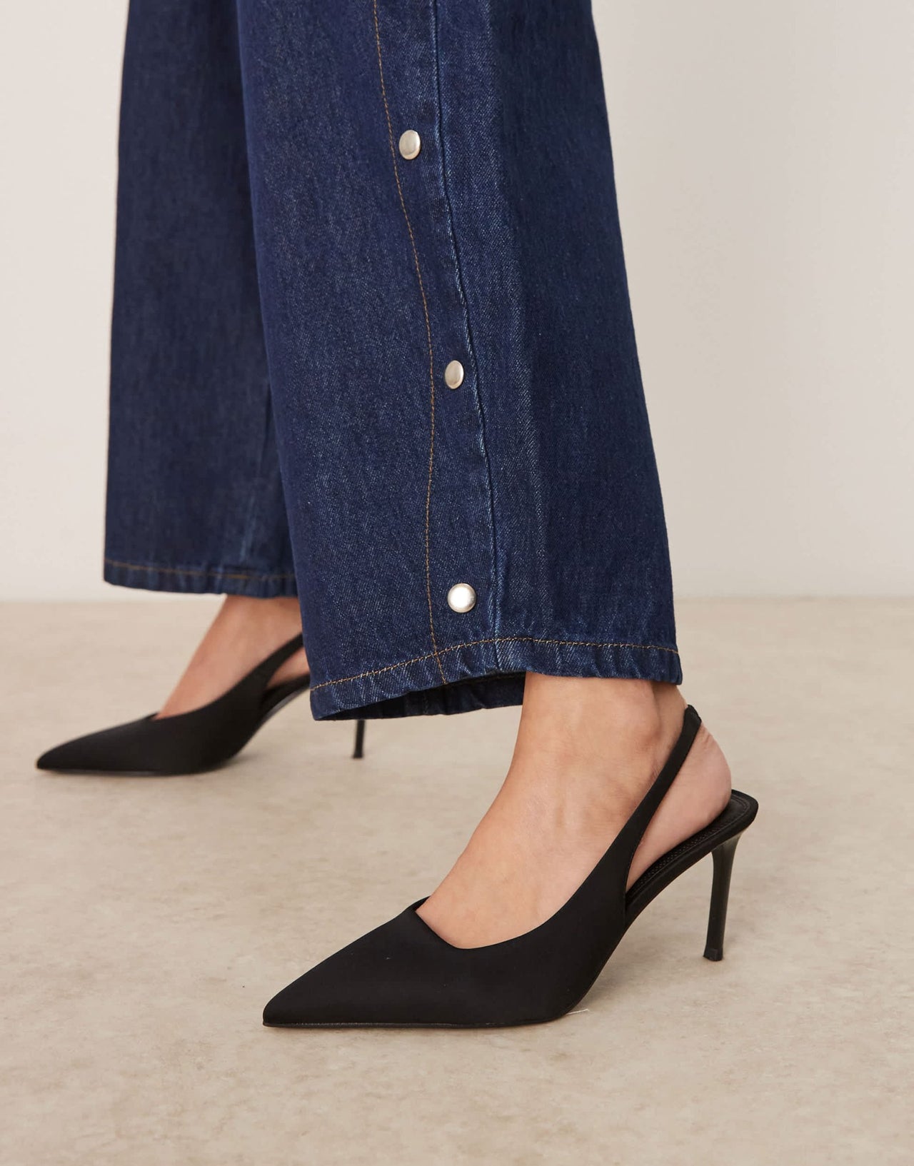 ASOS DESIGN Wide Fit Spicy slingback stiletto mid shoes in black - ASOS Sample Sale