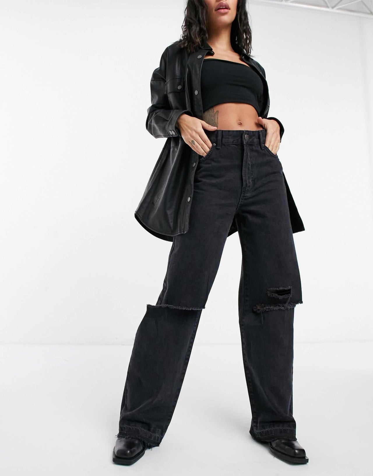 Bershka 90s baggy ripped jeans in black - ASOS Sample Sale