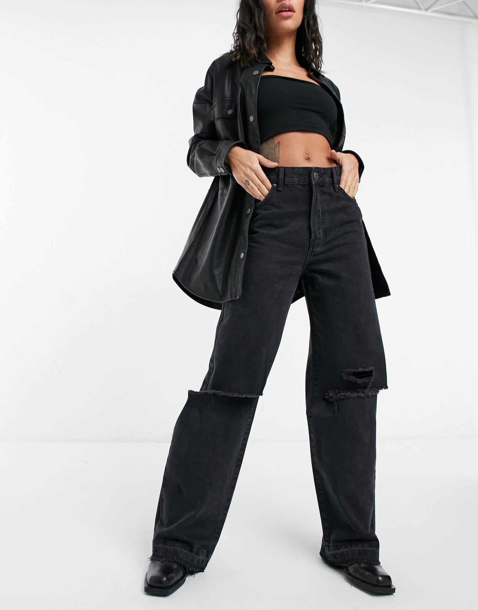 Bershka 90s baggy ripped jeans in black - ASOS Sample Sale