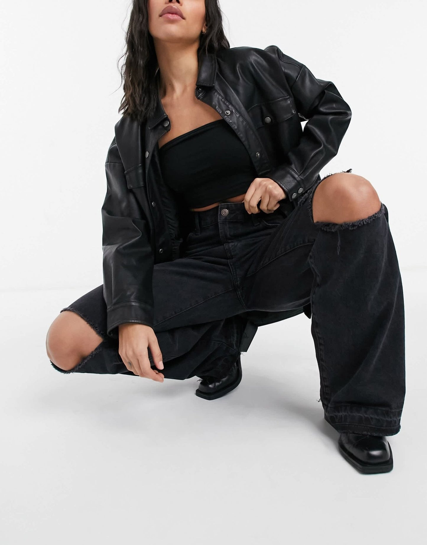 Bershka 90s baggy ripped jeans in black - ASOS Sample Sale