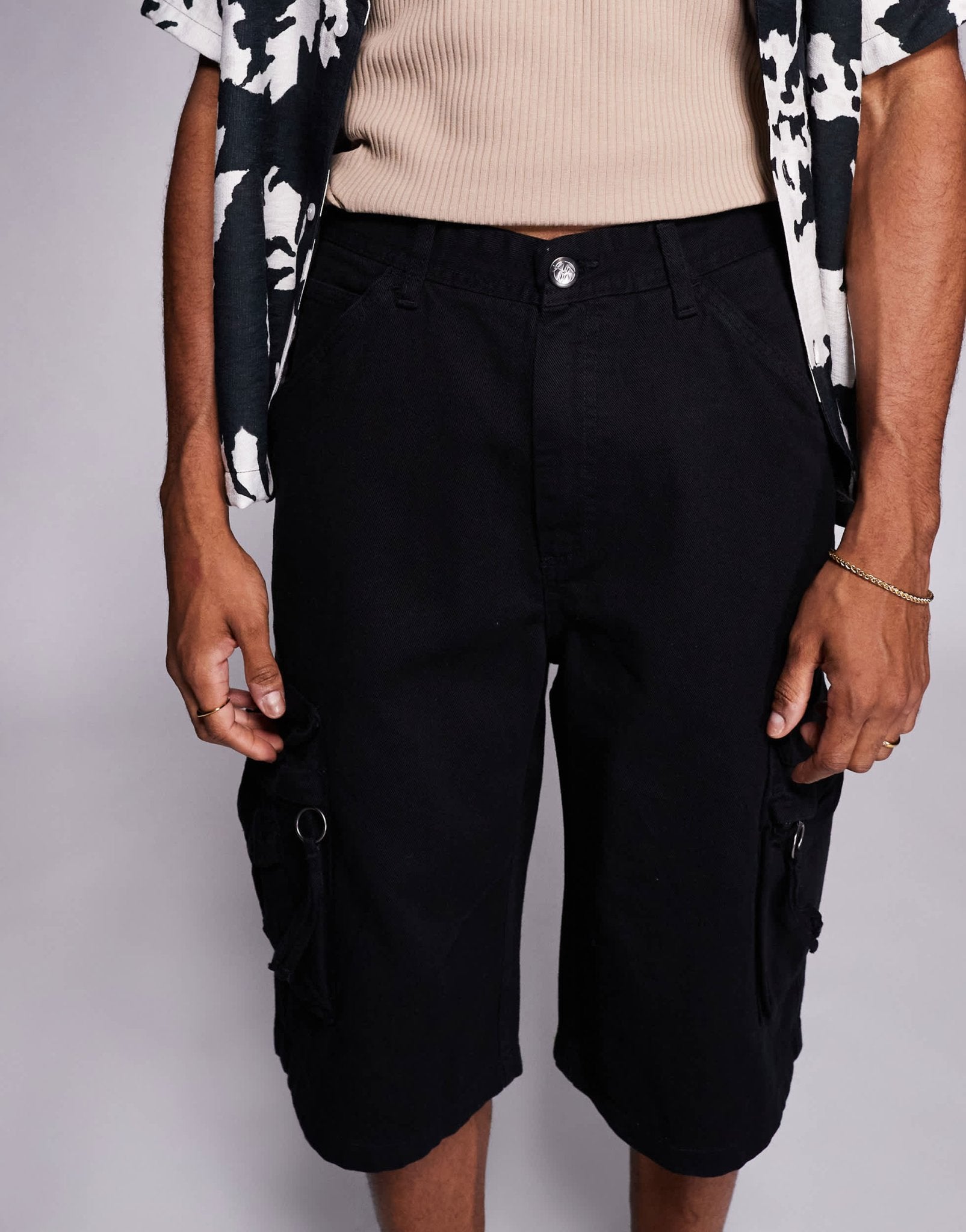 Bershka baggy cargo short in charcoal grey - ASOS Sample Sale