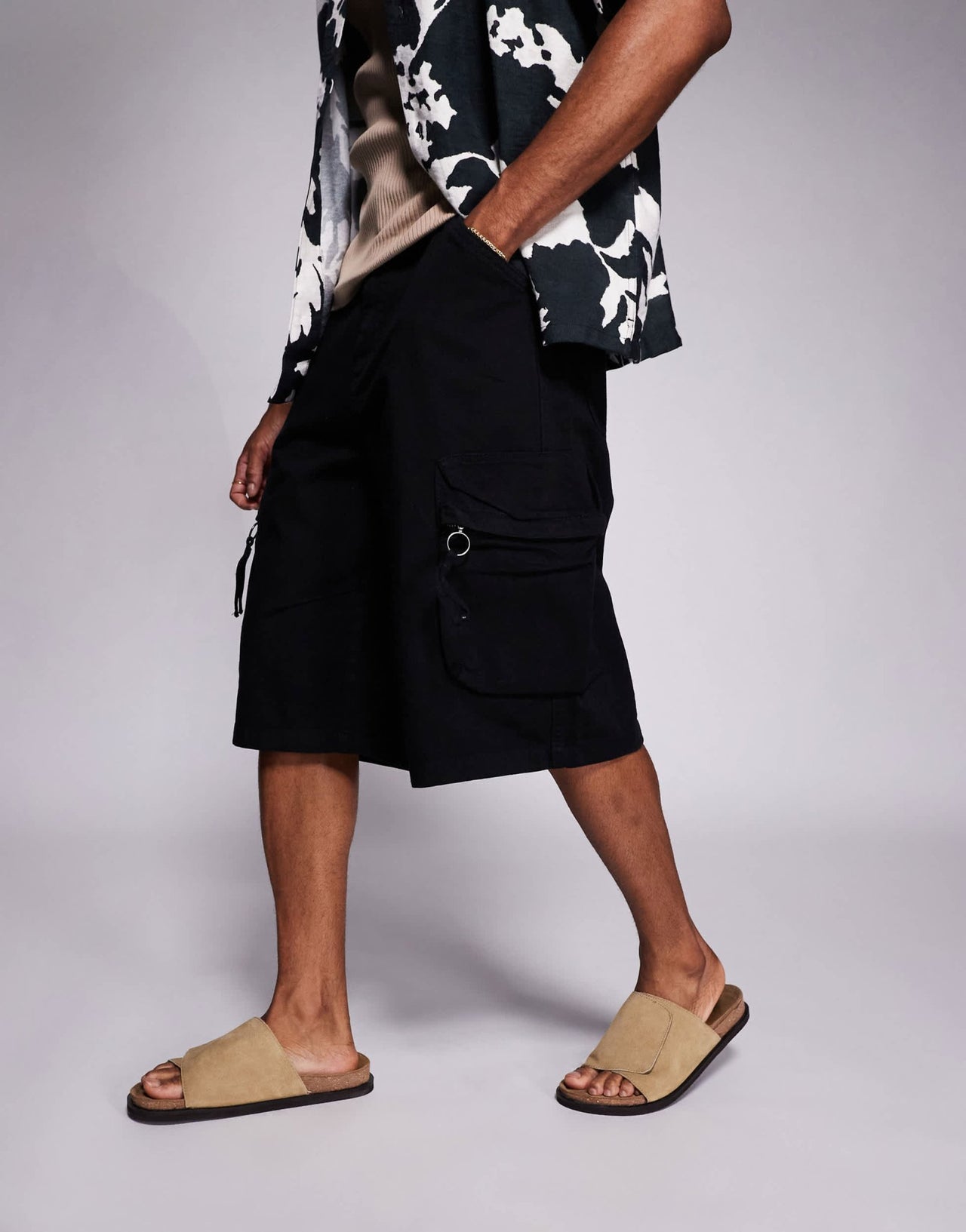 Bershka baggy cargo short in charcoal grey - ASOS Sample Sale