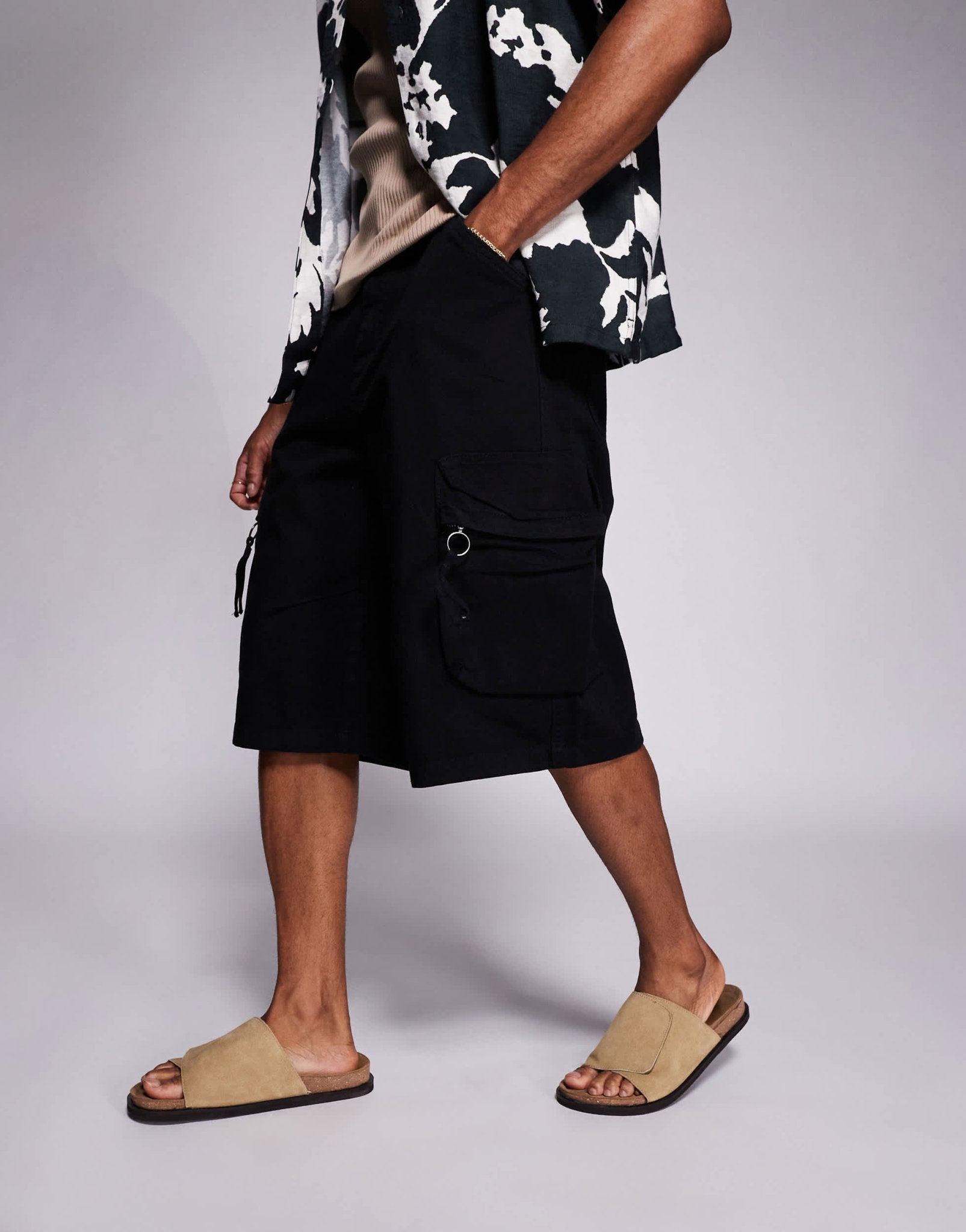 Bershka baggy cargo short in charcoal grey - ASOS Sample Sale