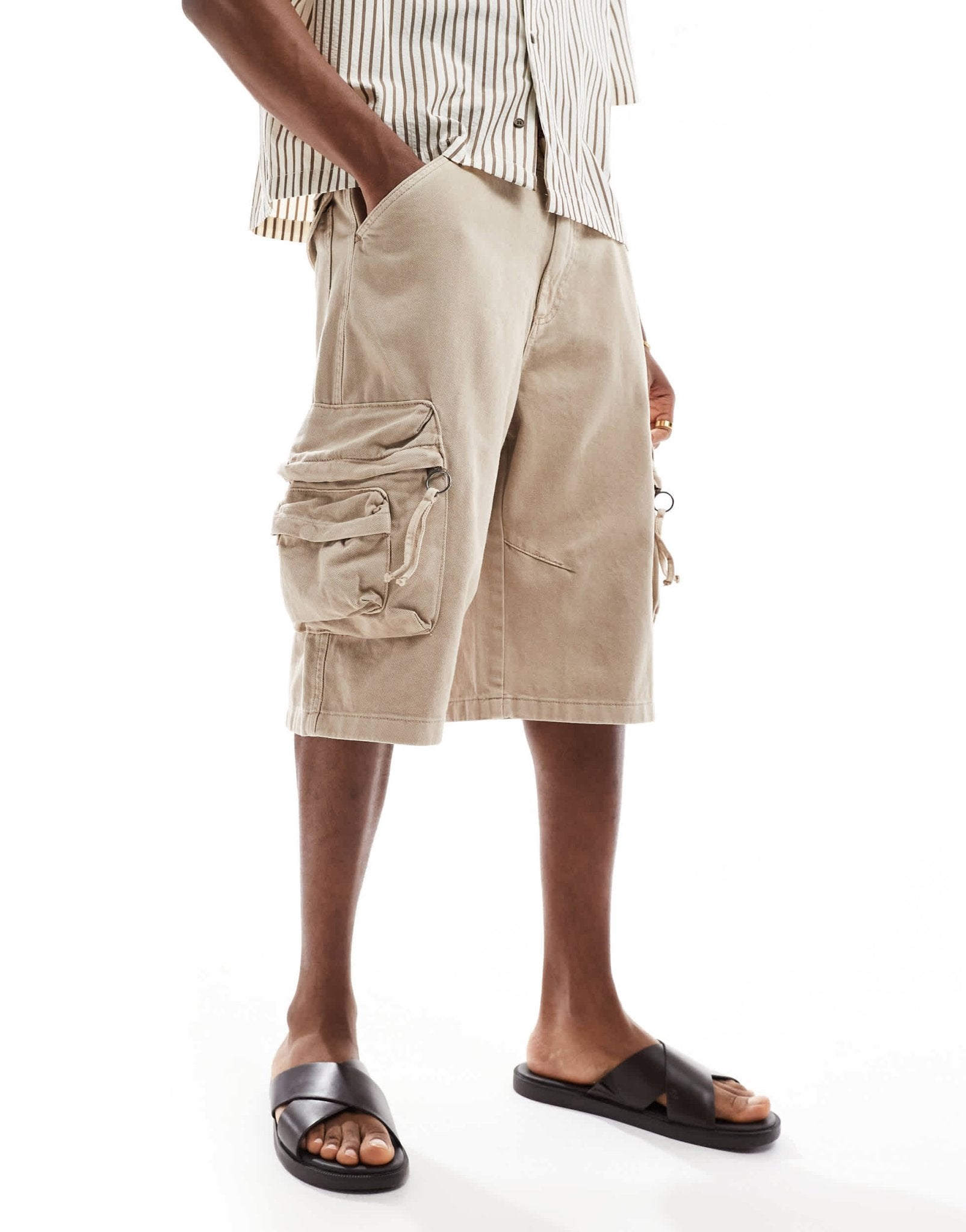 Bershka baggy cargo short in ecru - ASOS Sample Sale