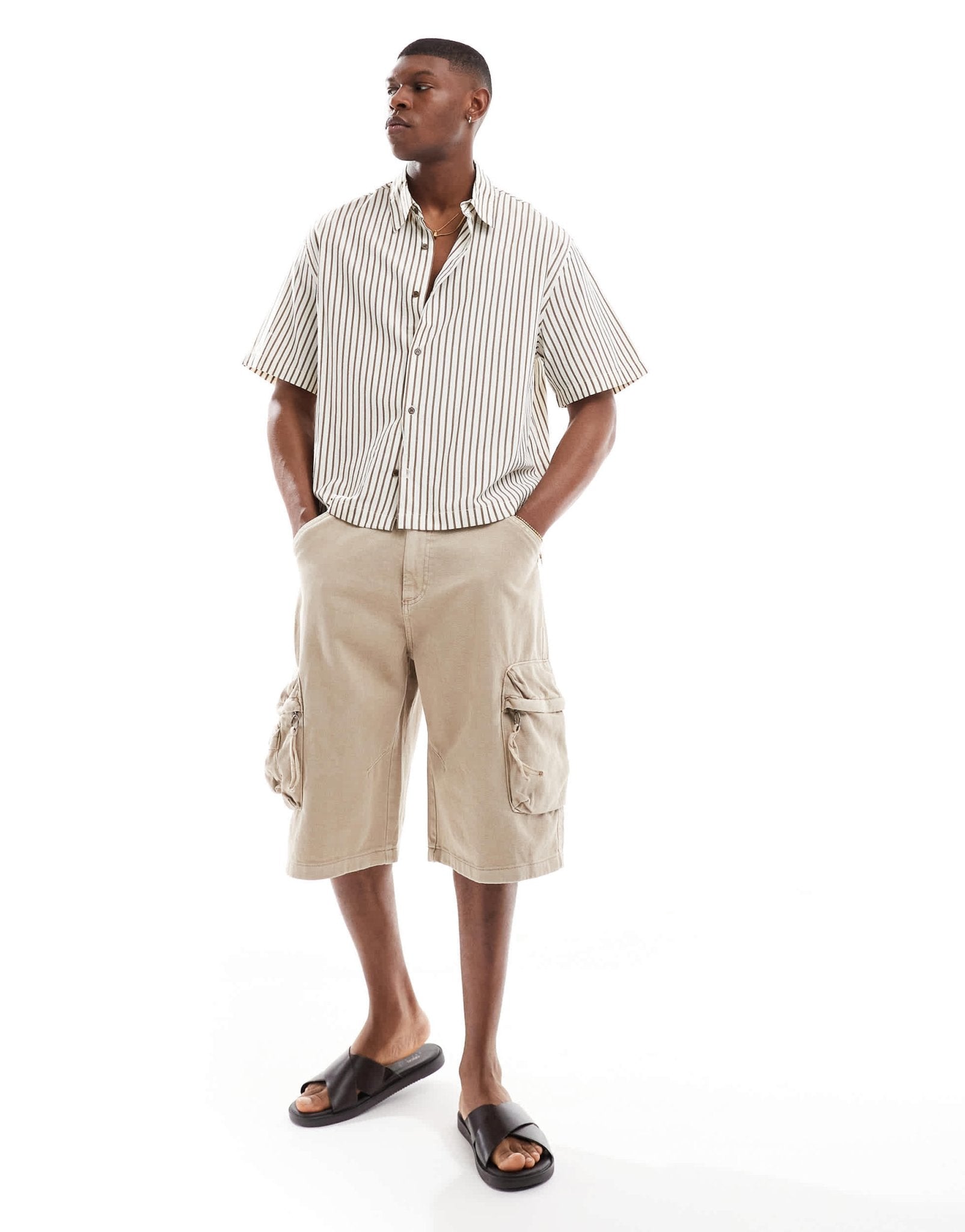 Bershka baggy cargo short in ecru - ASOS Sample Sale