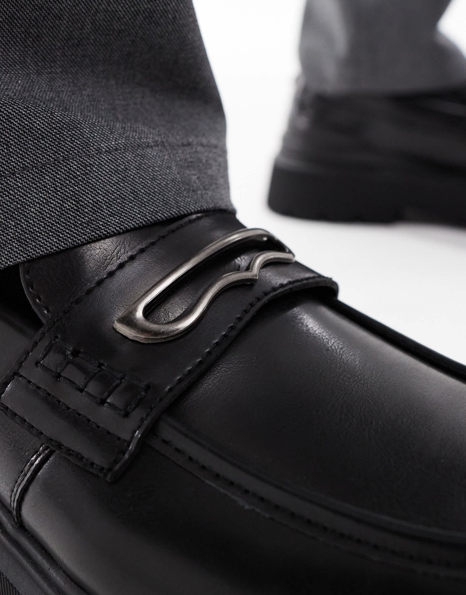 Bershka chunky buckle loafer in black - ASOS Sample Sale