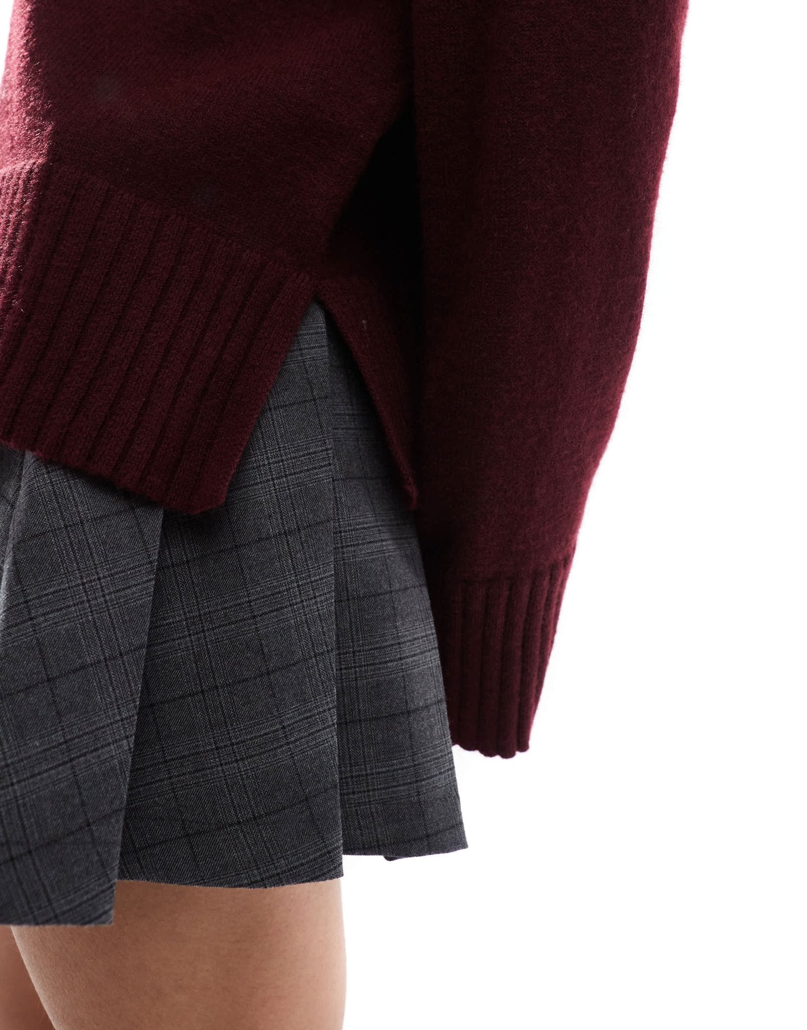 Bershka chunky crew neck jumper in burgundy - ASOS Sample Sale