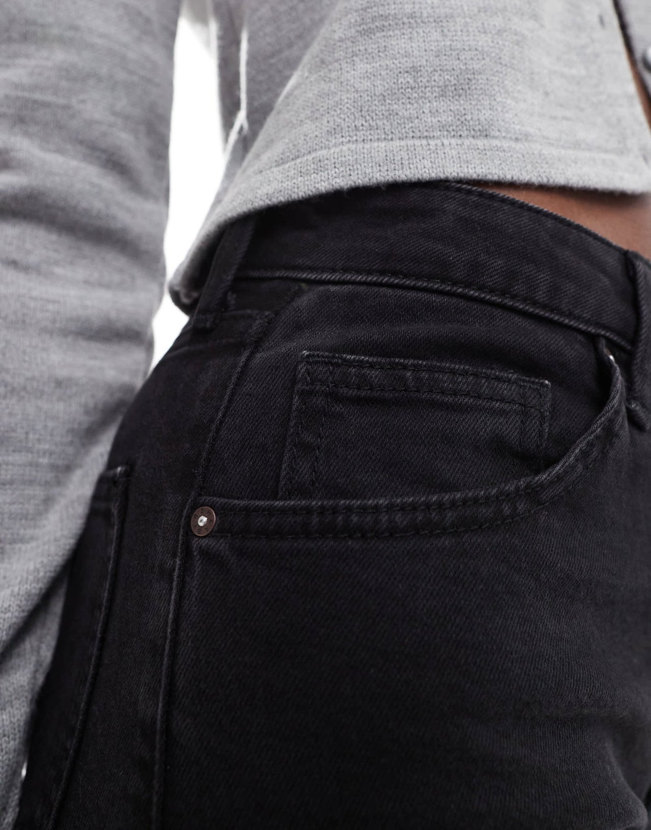 Bershka comfort fit mom jean in black - ASOS Sample Sale