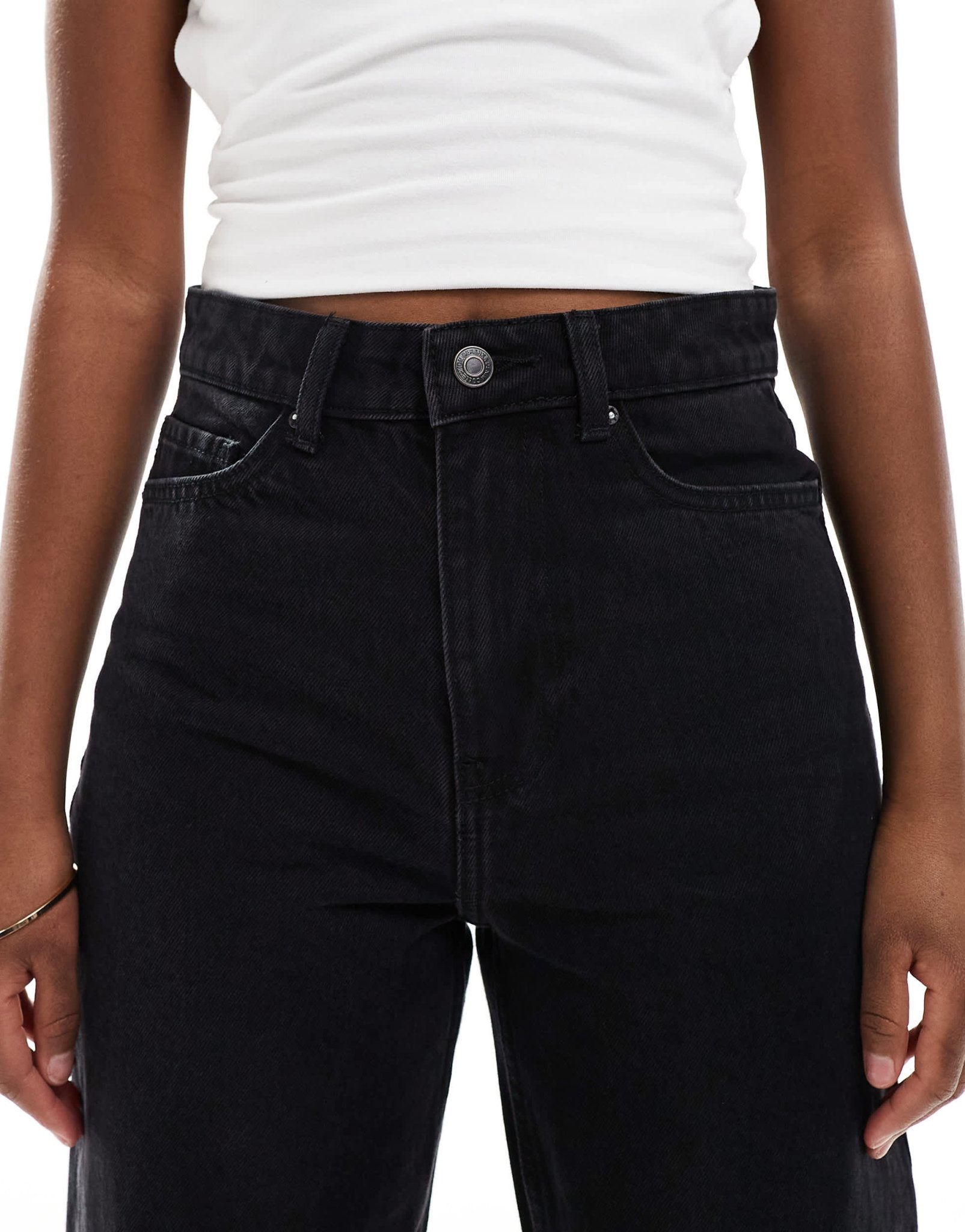 Bershka comfort fit mom jean in black - ASOS Sample Sale